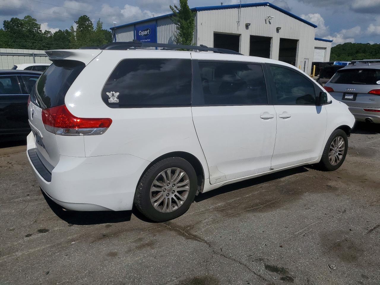 2012 Toyota Sienna Xle 8-passenger Белый vin: 5TDYK3DC6CS259001