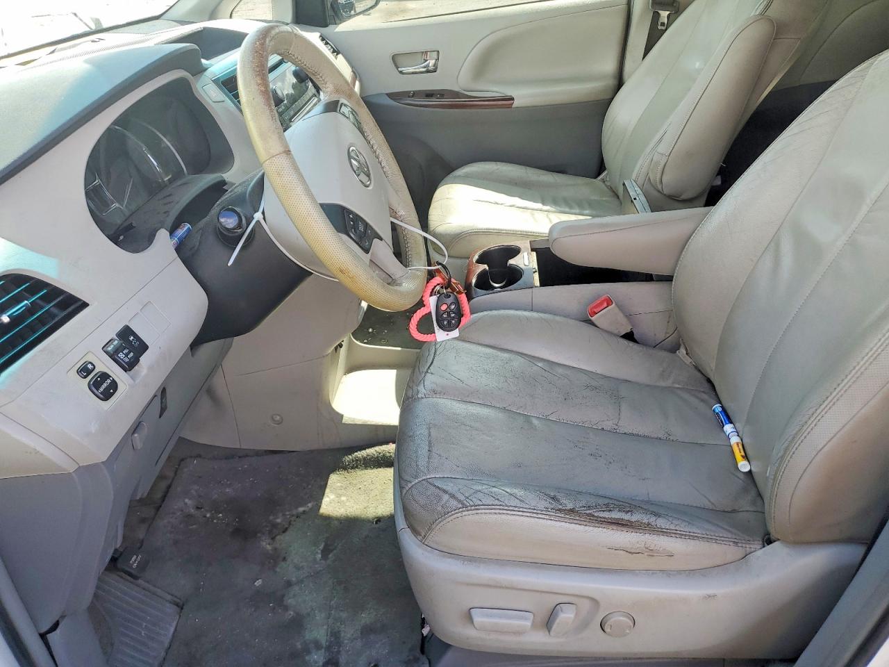 2012 Toyota Sienna Xle 8-passenger Белый vin: 5TDYK3DC6CS259001