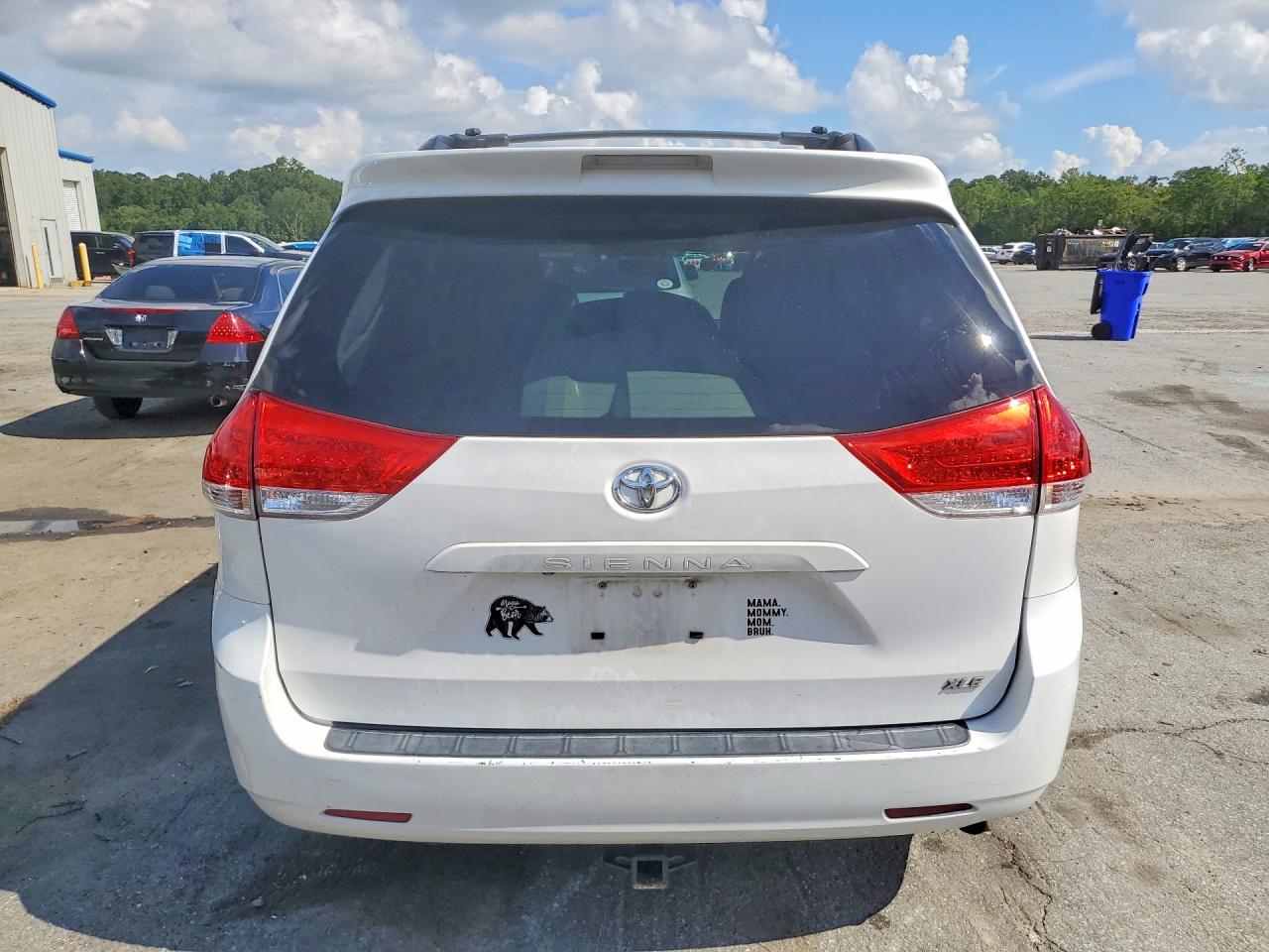 2012 Toyota Sienna Xle 8-passenger Белый vin: 5TDYK3DC6CS259001