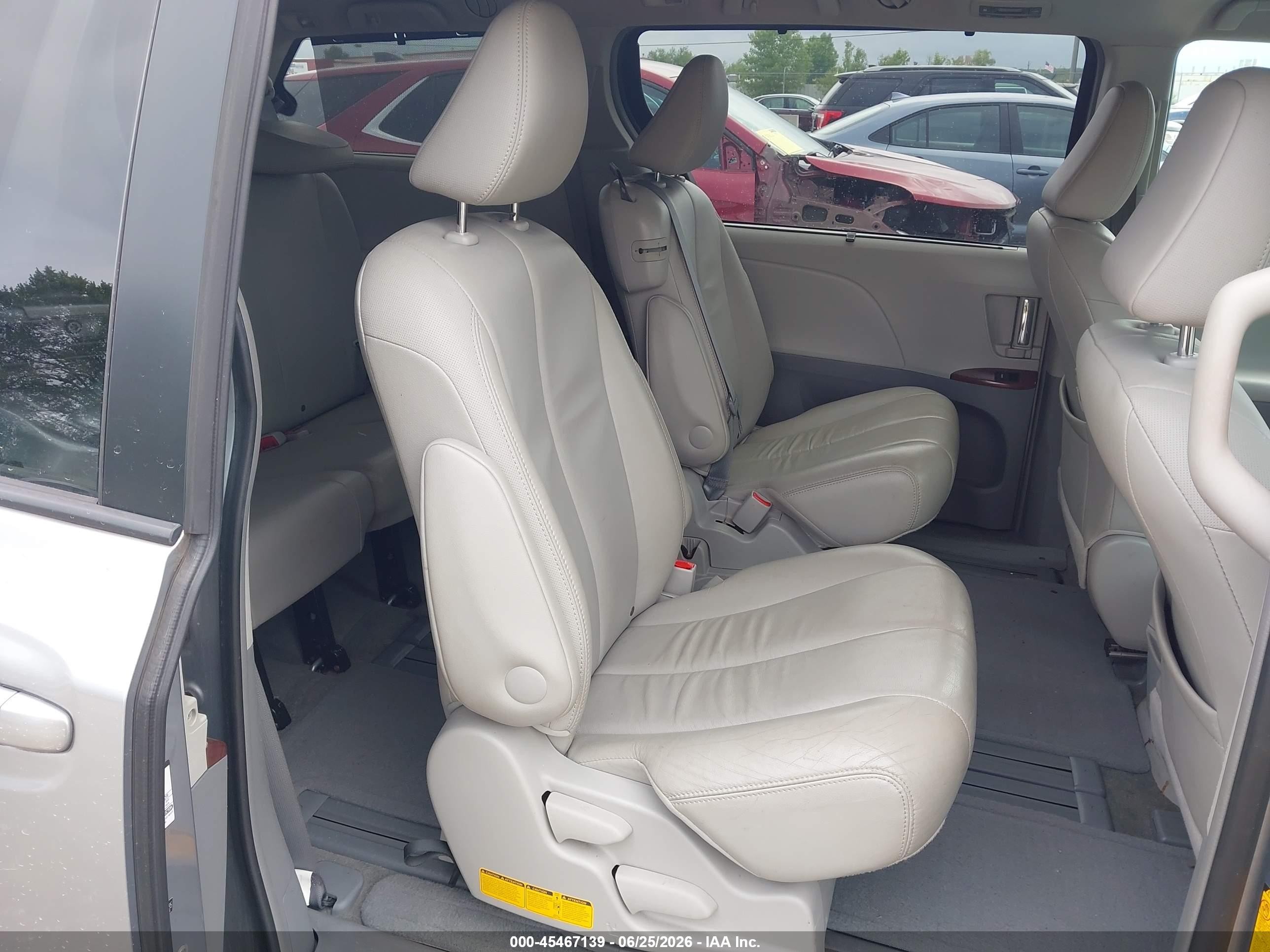 2012 Toyota Sienna Xle V6 8 Passenger Silver vin: 5TDYK3DC6CS268295