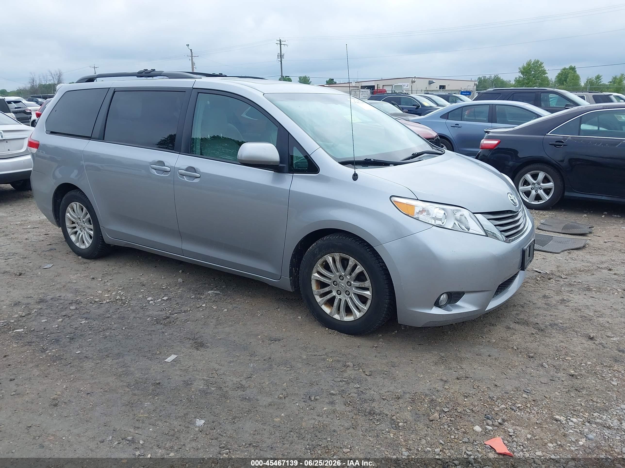 2012 Toyota Sienna Xle V6 8 Passenger Silver vin: 5TDYK3DC6CS268295