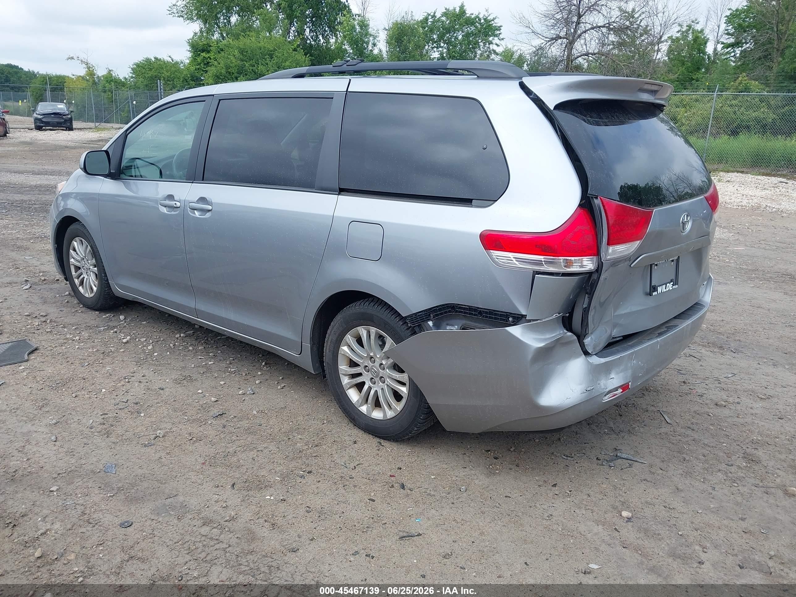2012 Toyota Sienna Xle V6 8 Passenger Silver vin: 5TDYK3DC6CS268295