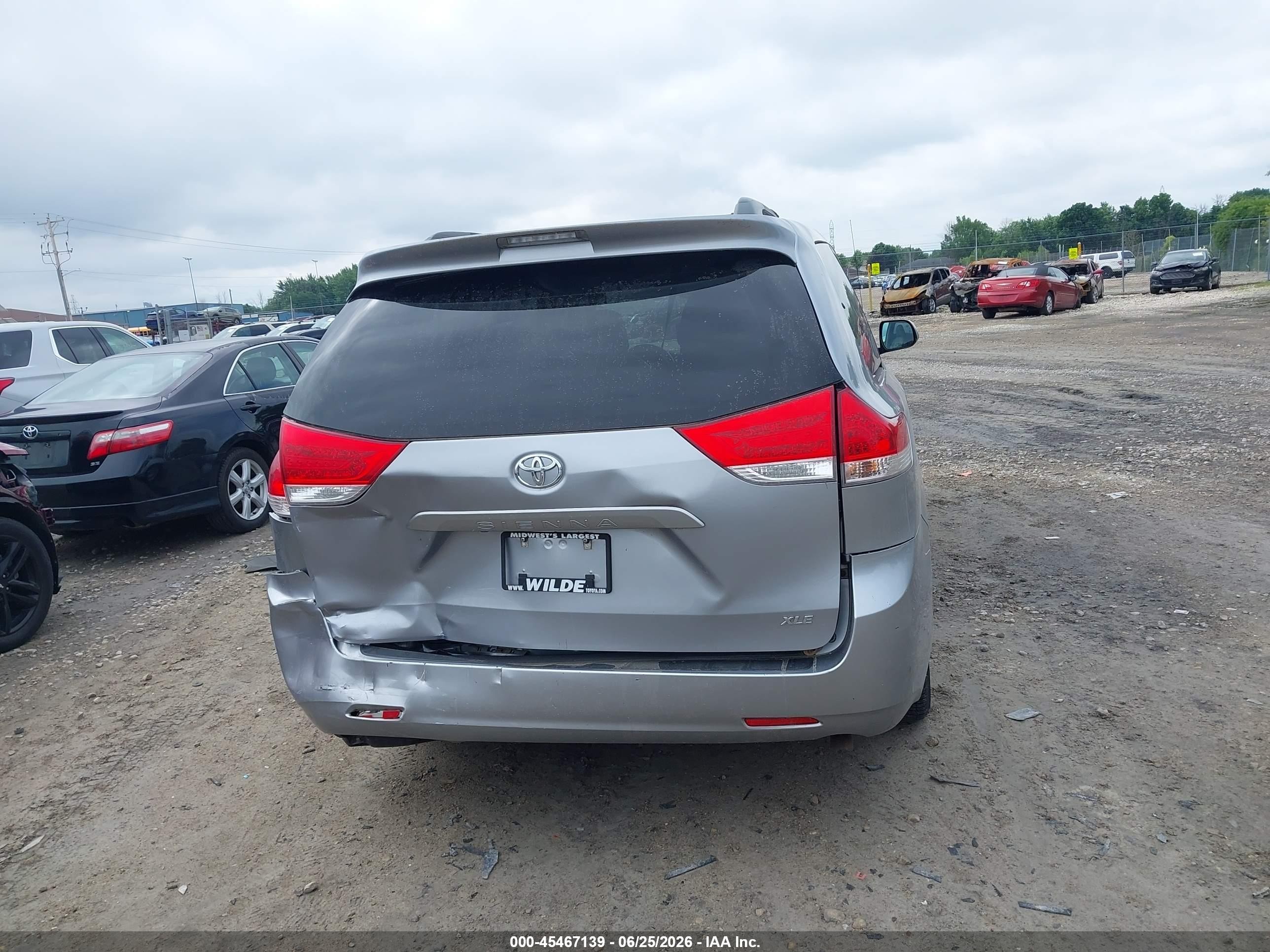 2012 Toyota Sienna Xle V6 8 Passenger Silver vin: 5TDYK3DC6CS268295