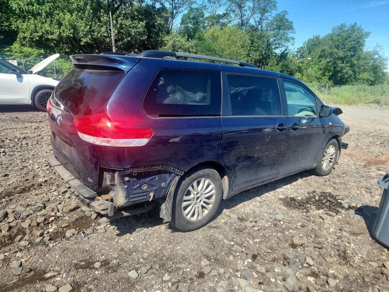2012 Toyota Sienna Xle 8-passenger Blue vin: 5TDYK3DC6CS272556