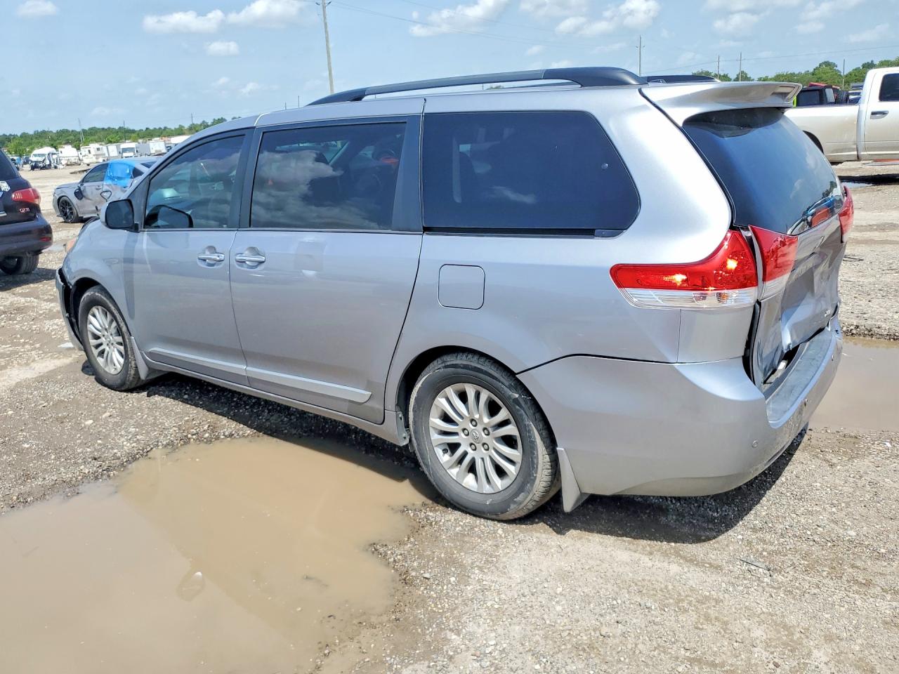 2012 Toyota Sienna Xle 8-passenger Silver vin: 5TDYK3DC6CS275313