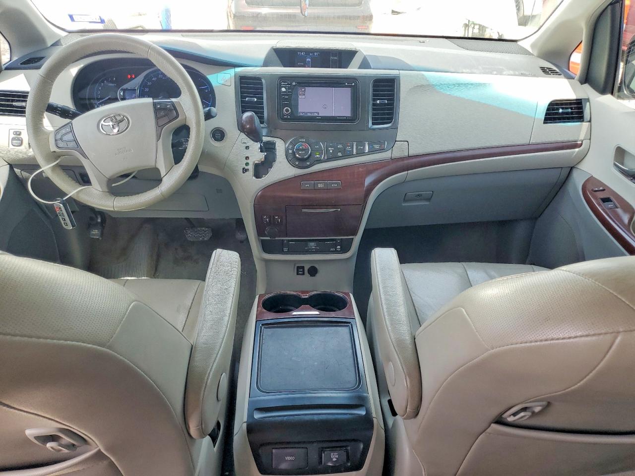 2012 Toyota Sienna Xle 8-passenger Silver vin: 5TDYK3DC6CS275313