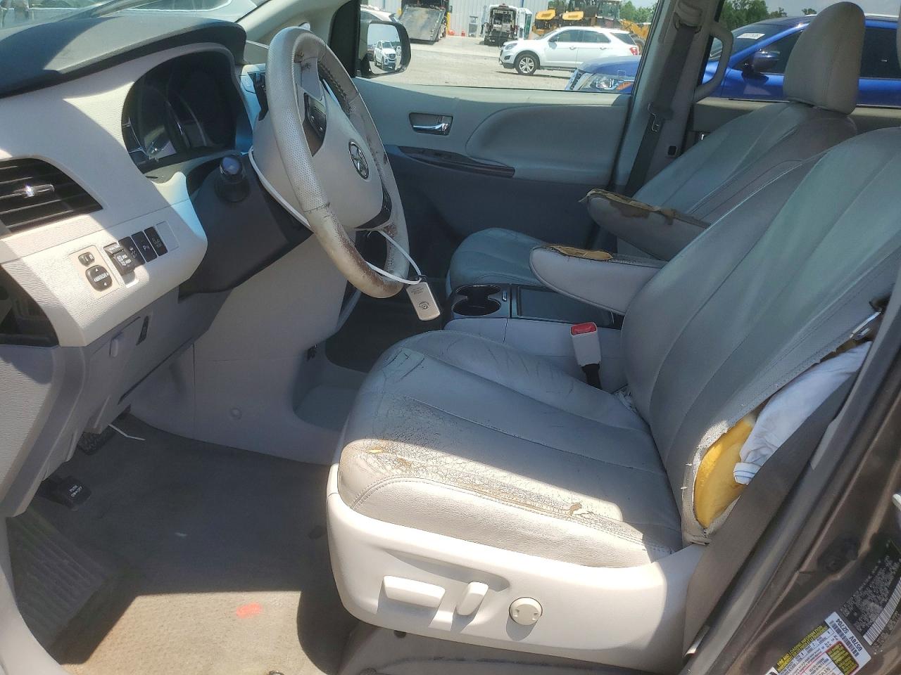 2013 Toyota Sienna Xle 8-passenger Gray vin: 5TDYK3DC6DS280187
