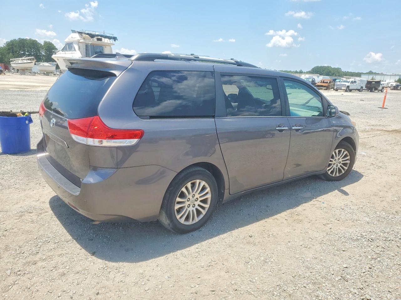 2013 Toyota Sienna Xle 8-passenger Gray vin: 5TDYK3DC6DS280187