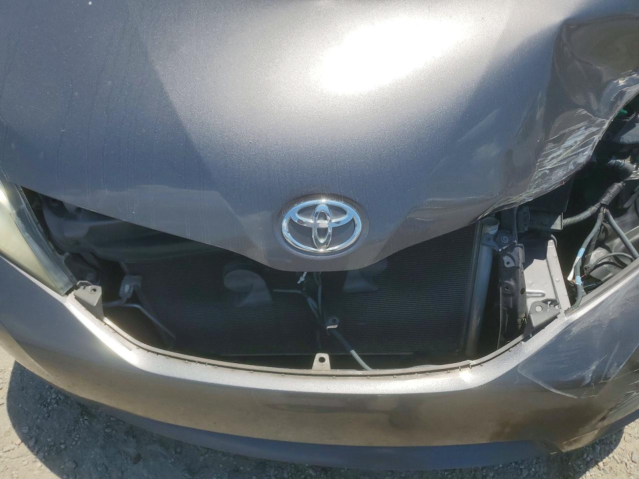 2013 Toyota Sienna Xle 8-passenger Gray vin: 5TDYK3DC6DS280187