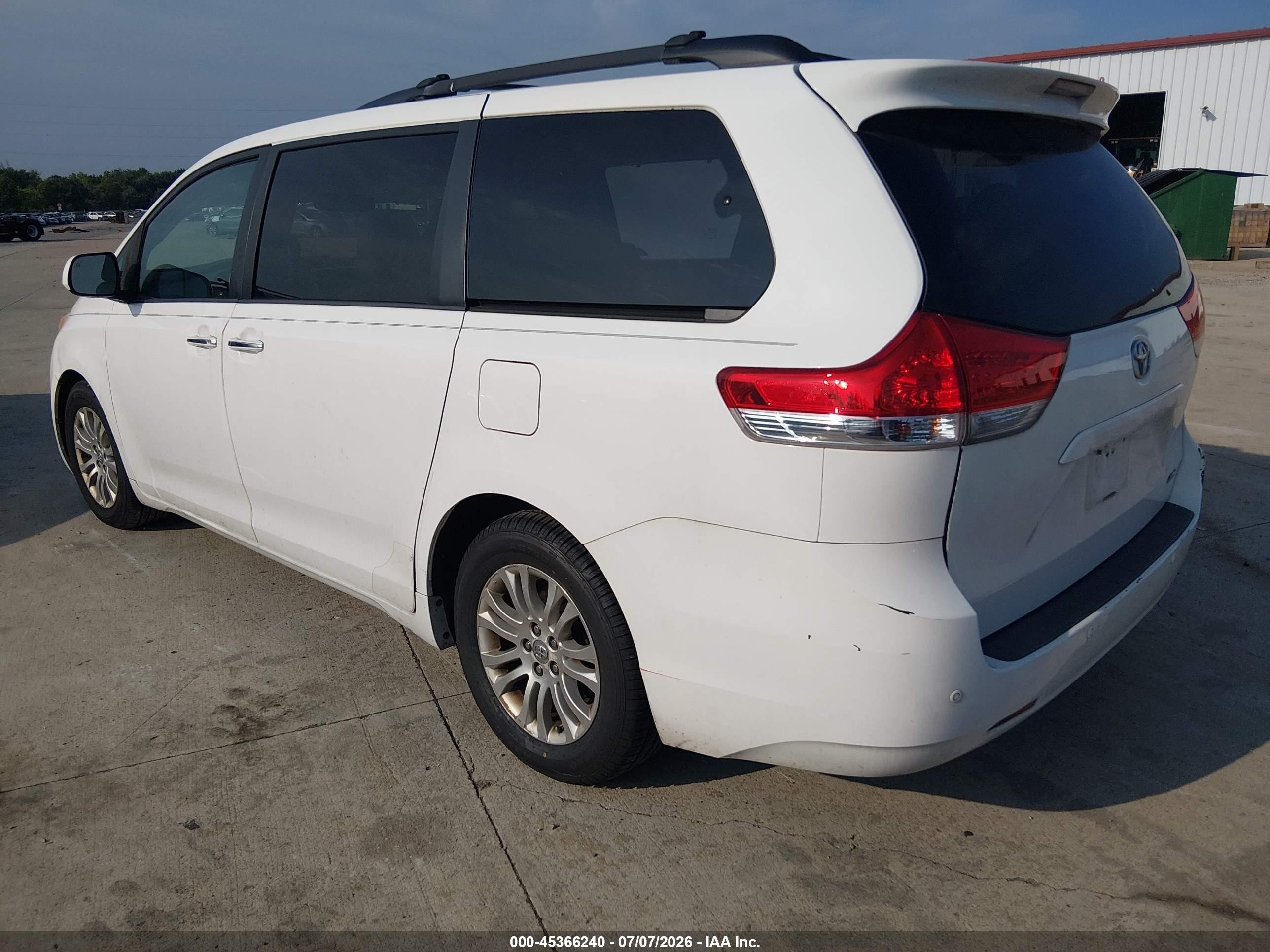 2013 Toyota Sienna Xle/limited White vin: 5TDYK3DC6DS287088
