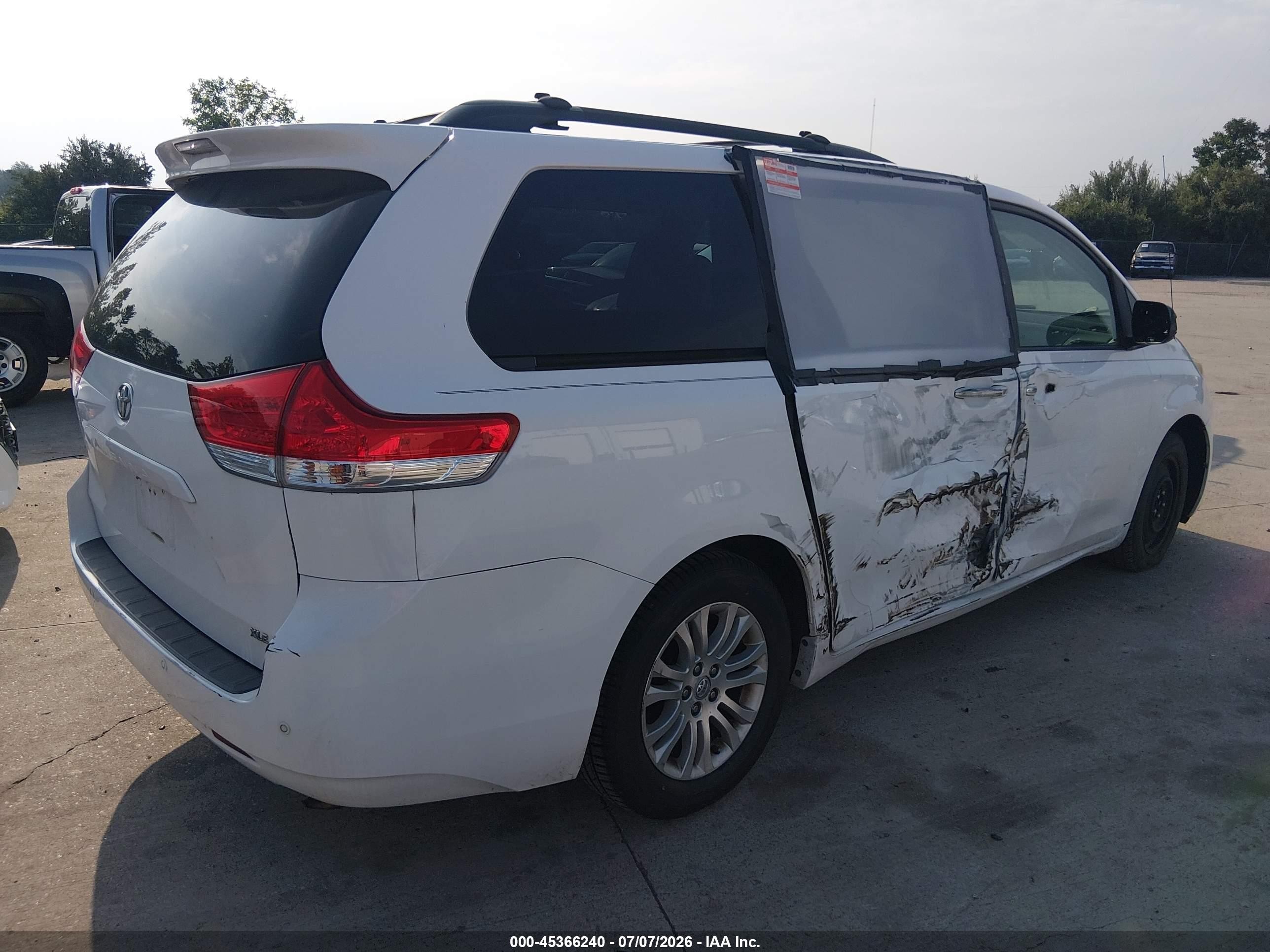 2013 Toyota Sienna Xle/limited White vin: 5TDYK3DC6DS287088