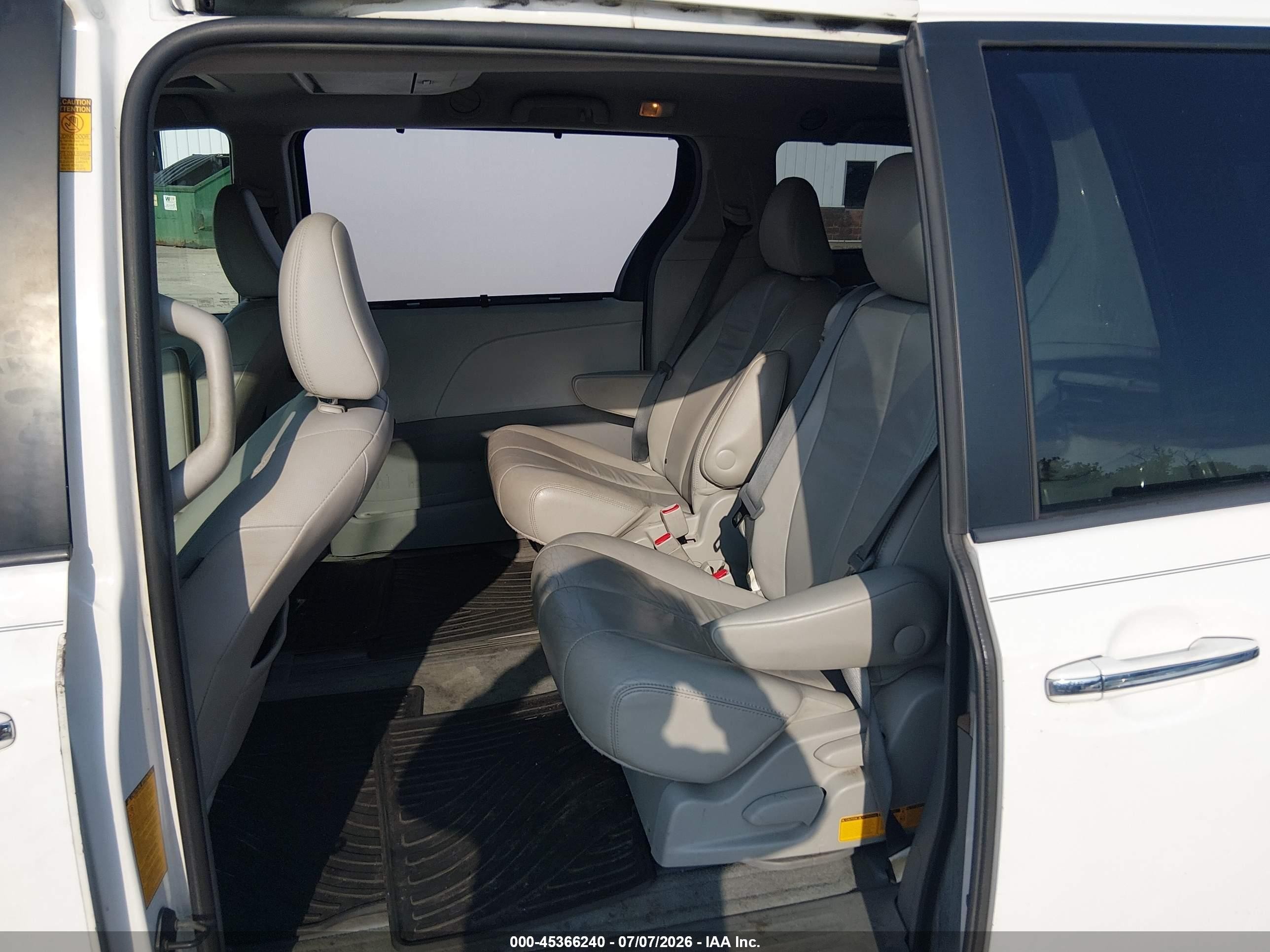 2013 Toyota Sienna Xle/limited White vin: 5TDYK3DC6DS287088
