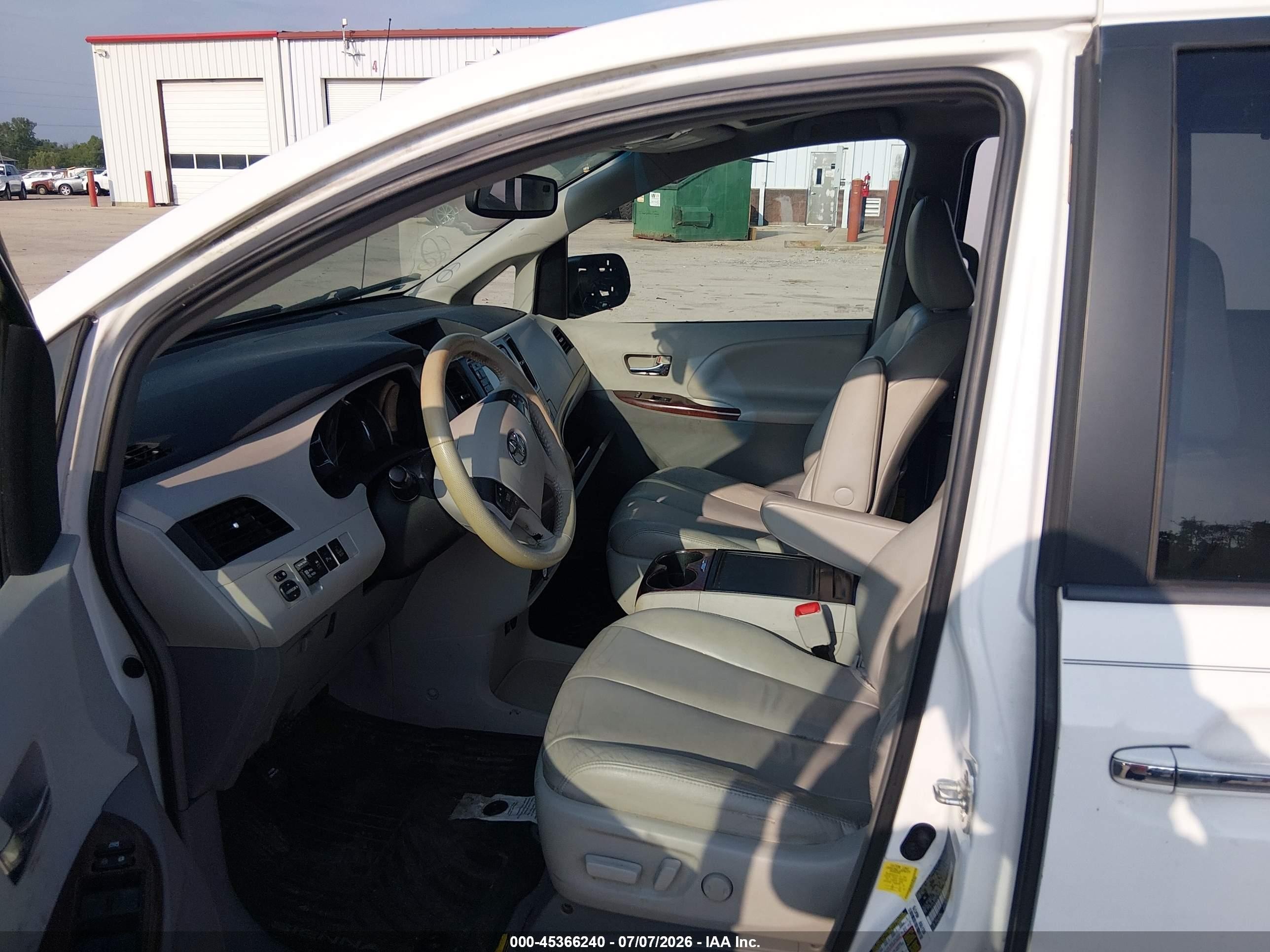 2013 Toyota Sienna Xle/limited White vin: 5TDYK3DC6DS287088