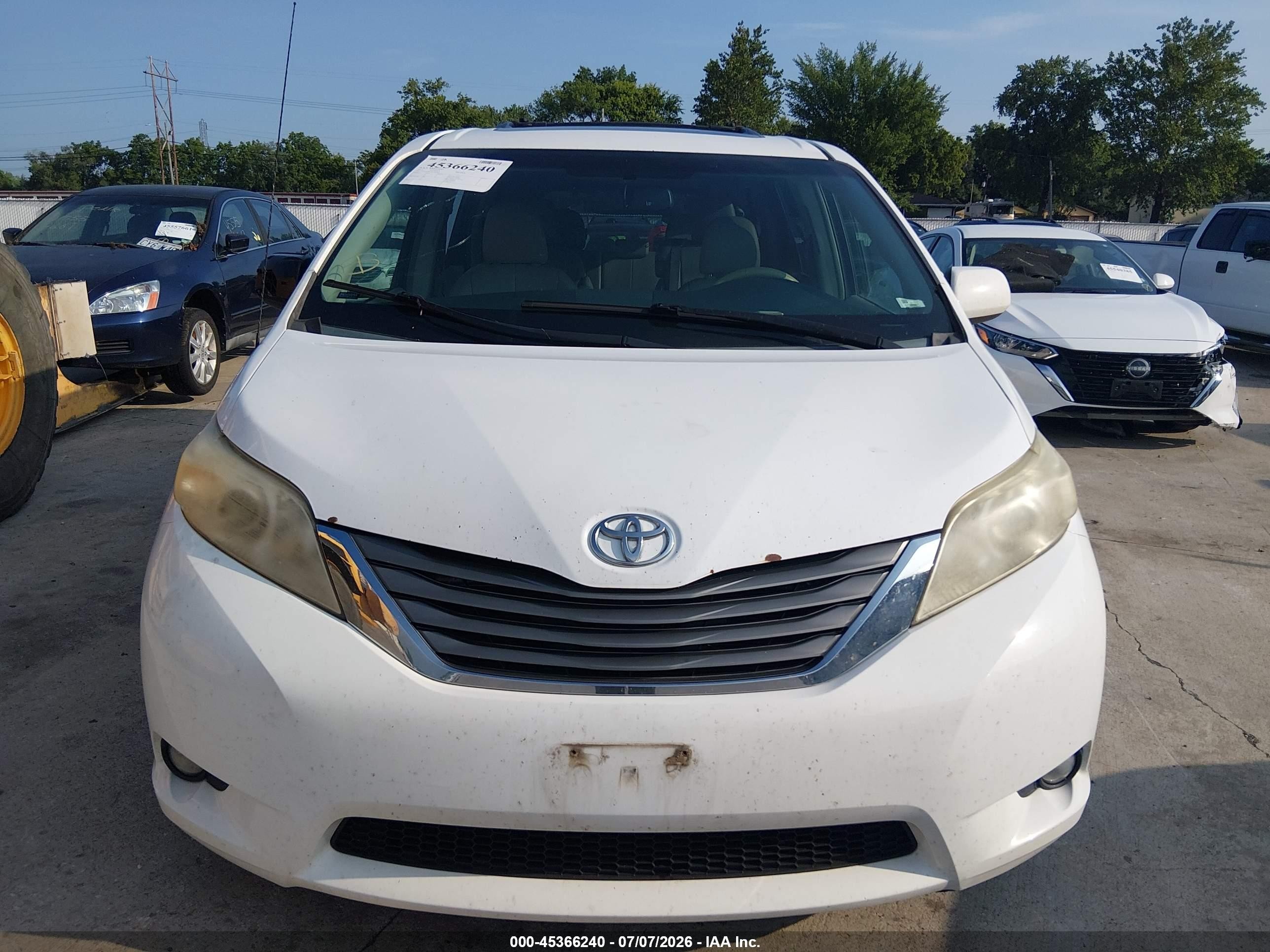 2013 Toyota Sienna Xle/limited White vin: 5TDYK3DC6DS287088
