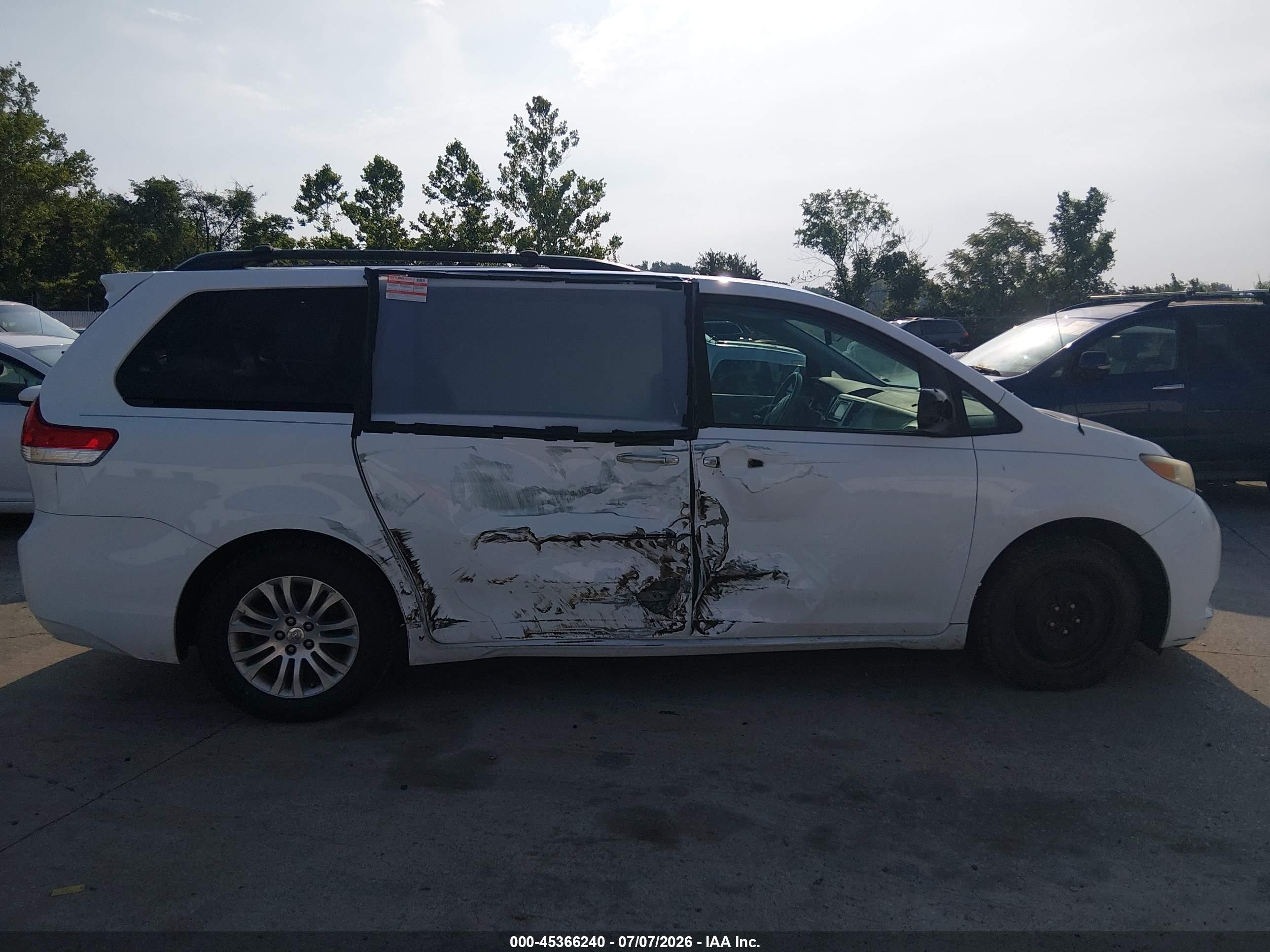 2013 Toyota Sienna Xle/limited White vin: 5TDYK3DC6DS287088