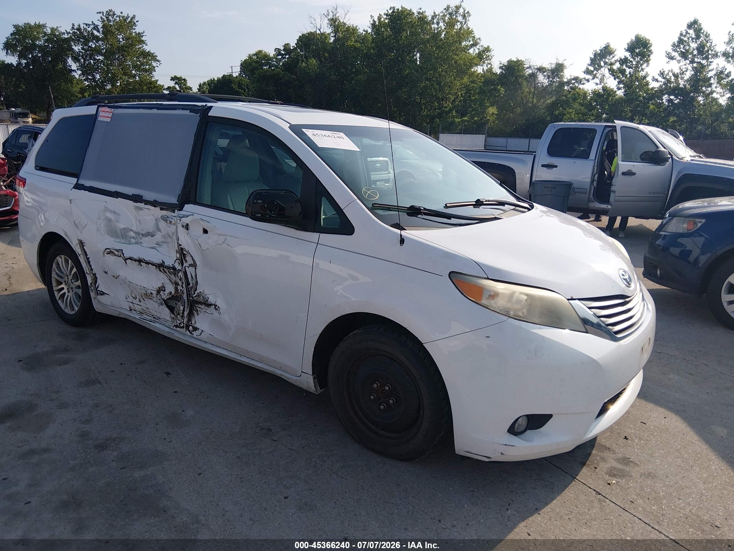 2013 Toyota Sienna Xle/limited White vin: 5TDYK3DC6DS287088