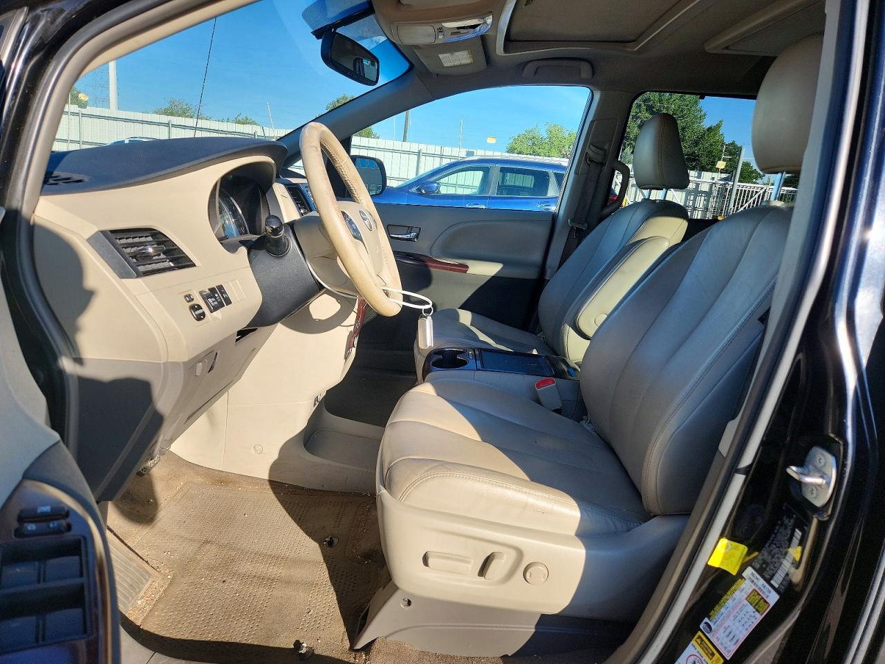 2013 Toyota Sienna Xle 8-passenger Black vin: 5TDYK3DC6DS299273