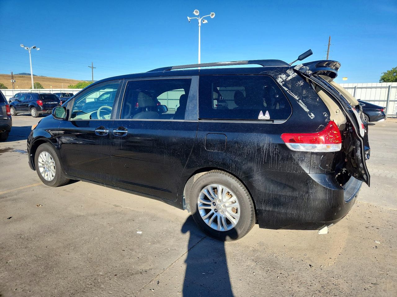2013 Toyota Sienna Xle 8-passenger Black vin: 5TDYK3DC6DS299273
