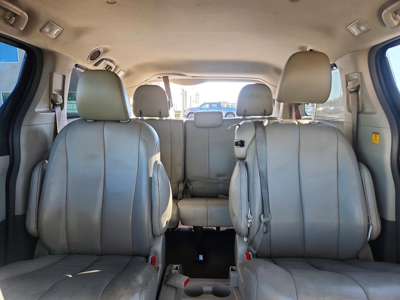 2013 Toyota Sienna Xle 8-passenger Black vin: 5TDYK3DC6DS299273