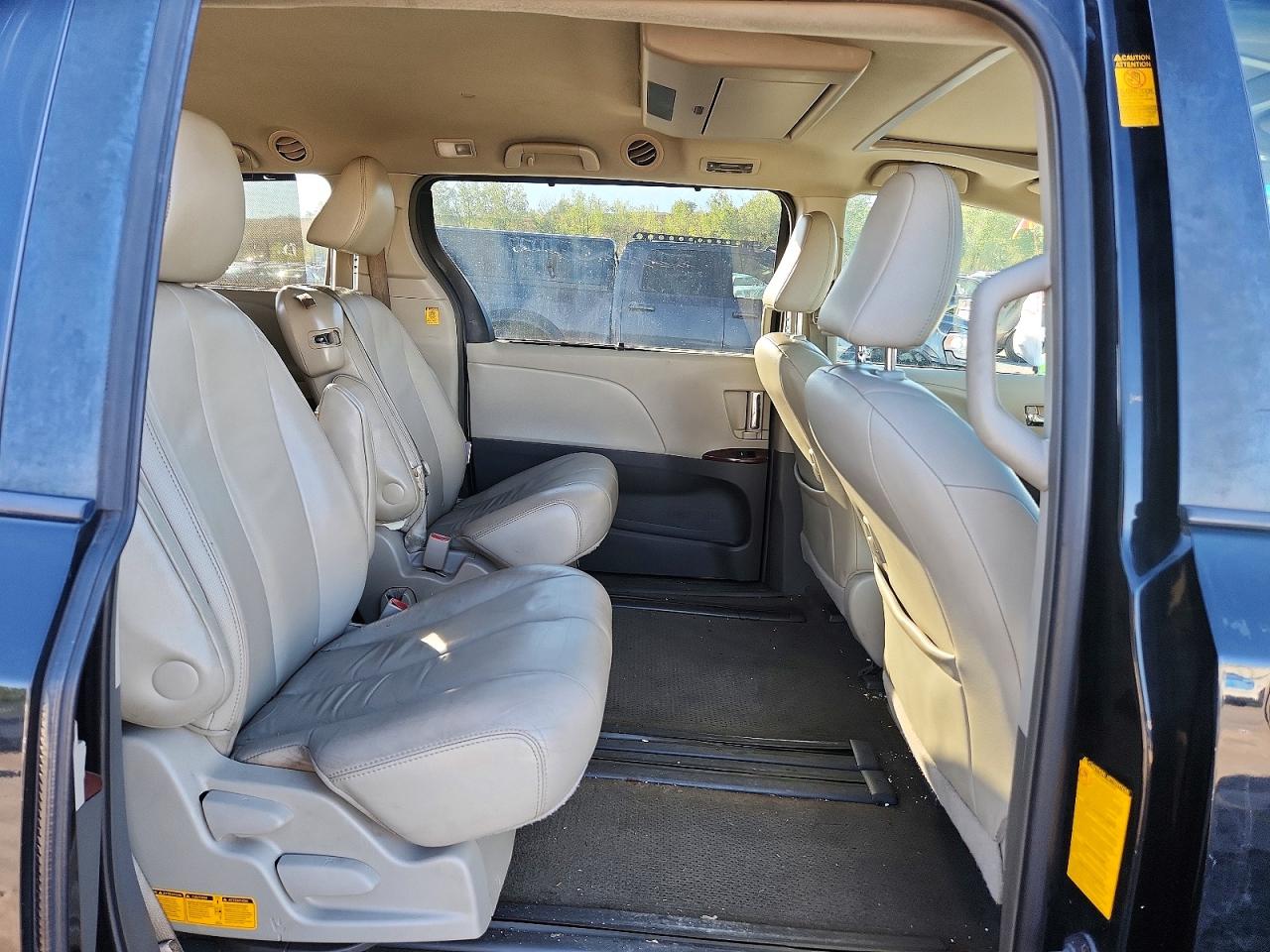 2013 Toyota Sienna Xle 8-passenger Black vin: 5TDYK3DC6DS299273