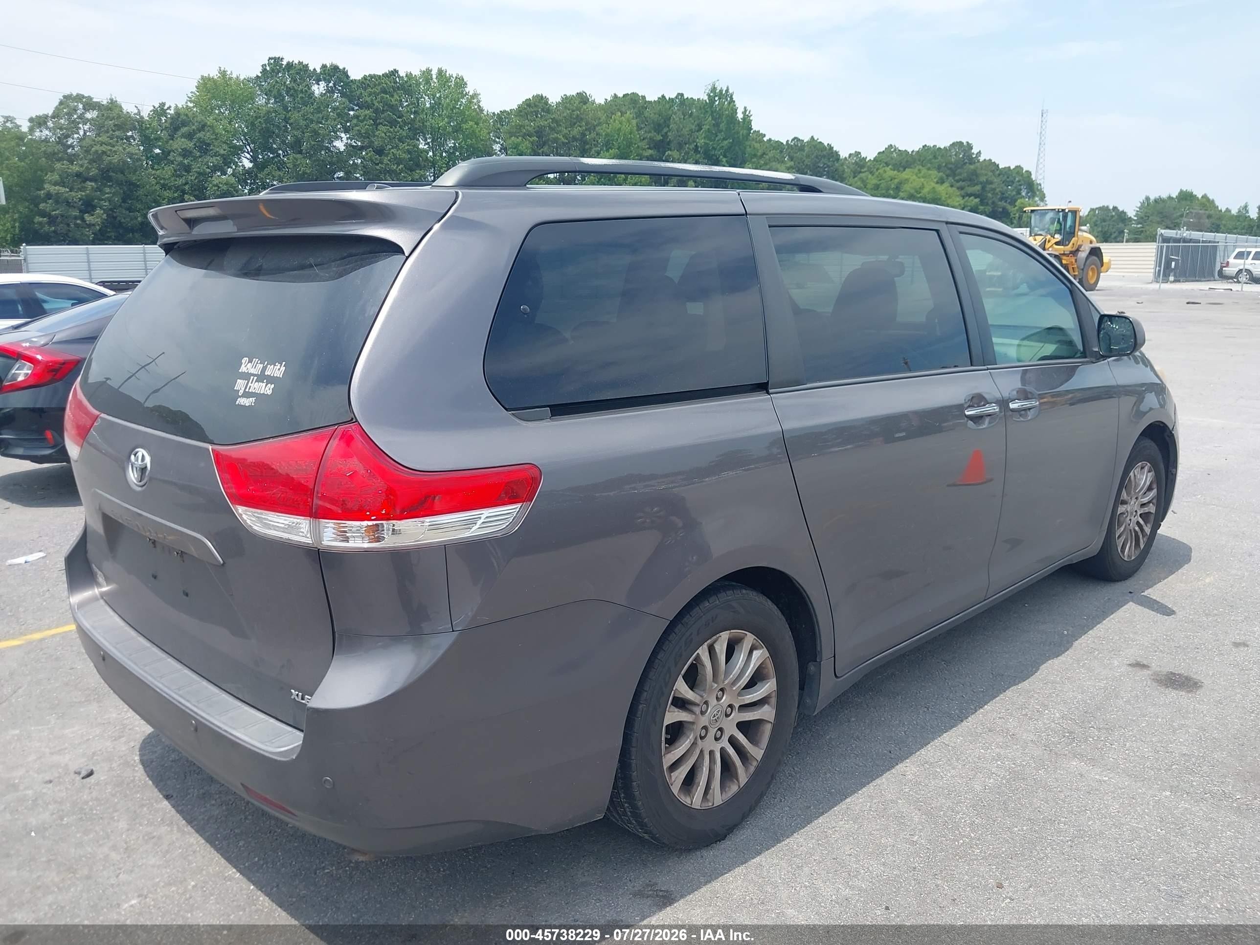 2013 Toyota Sienna Xle V6 8 Passenger Gray vin: 5TDYK3DC6DS310840