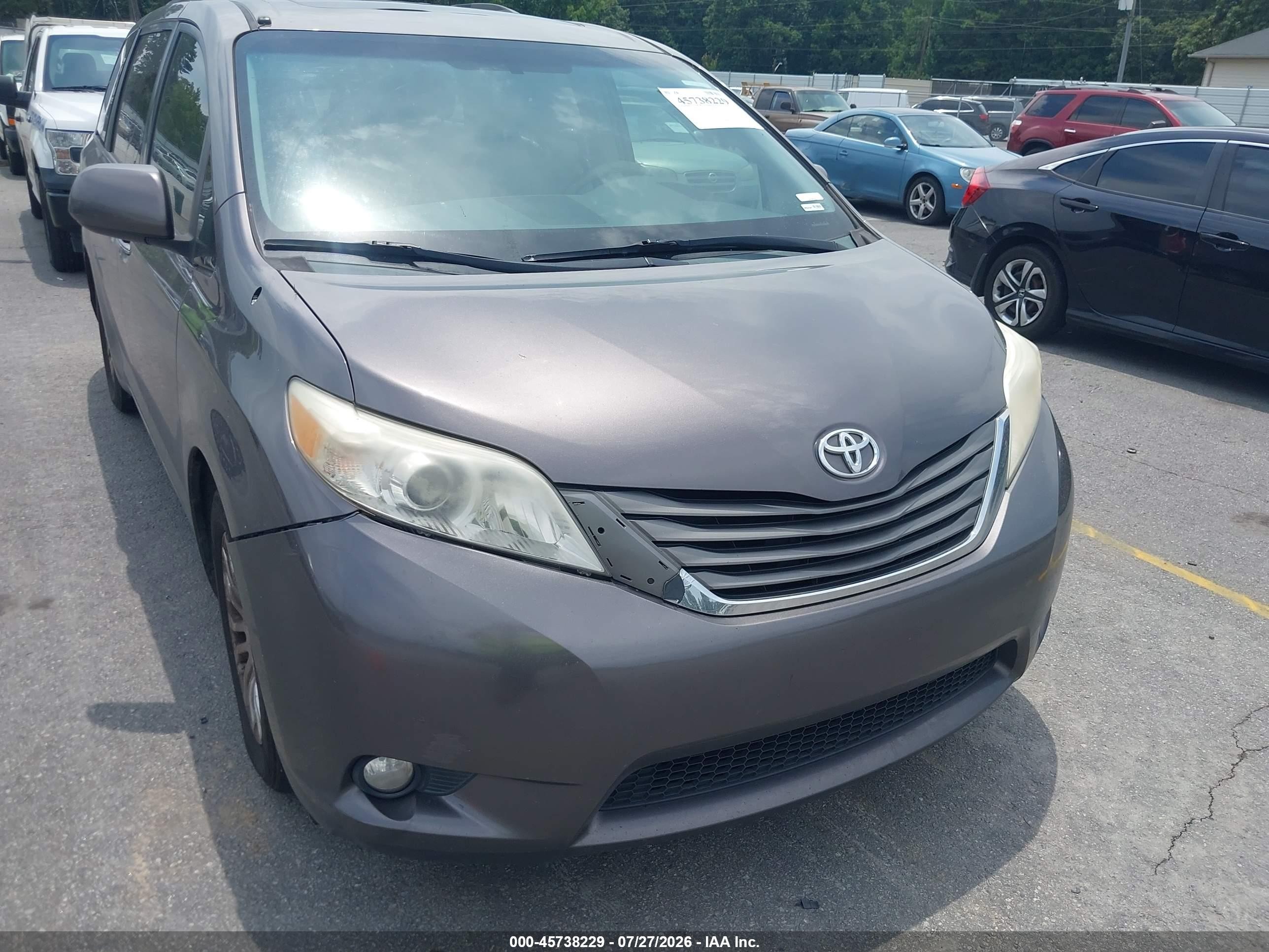 2013 Toyota Sienna Xle V6 8 Passenger Gray vin: 5TDYK3DC6DS310840