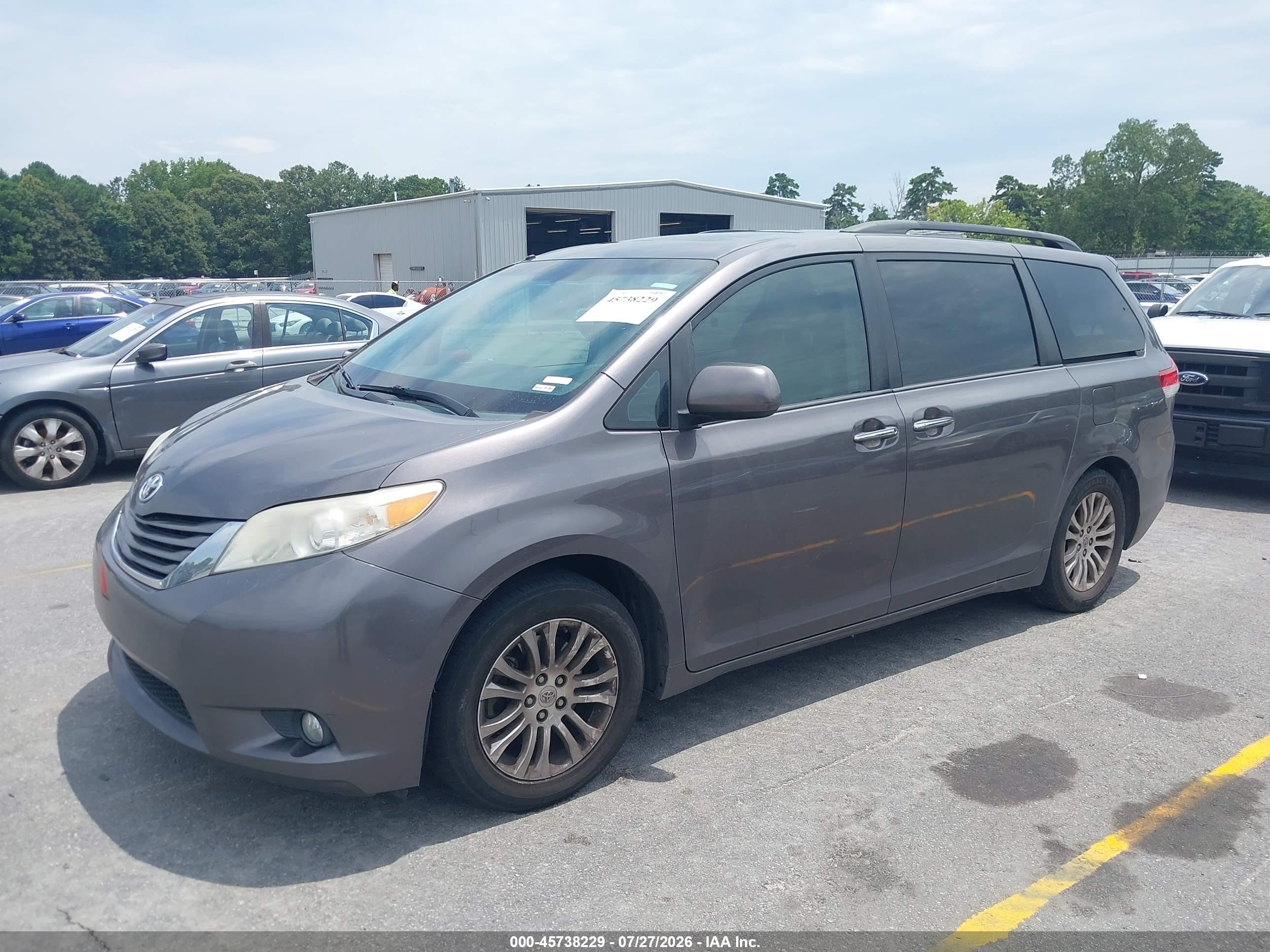 2013 Toyota Sienna Xle V6 8 Passenger Gray vin: 5TDYK3DC6DS310840