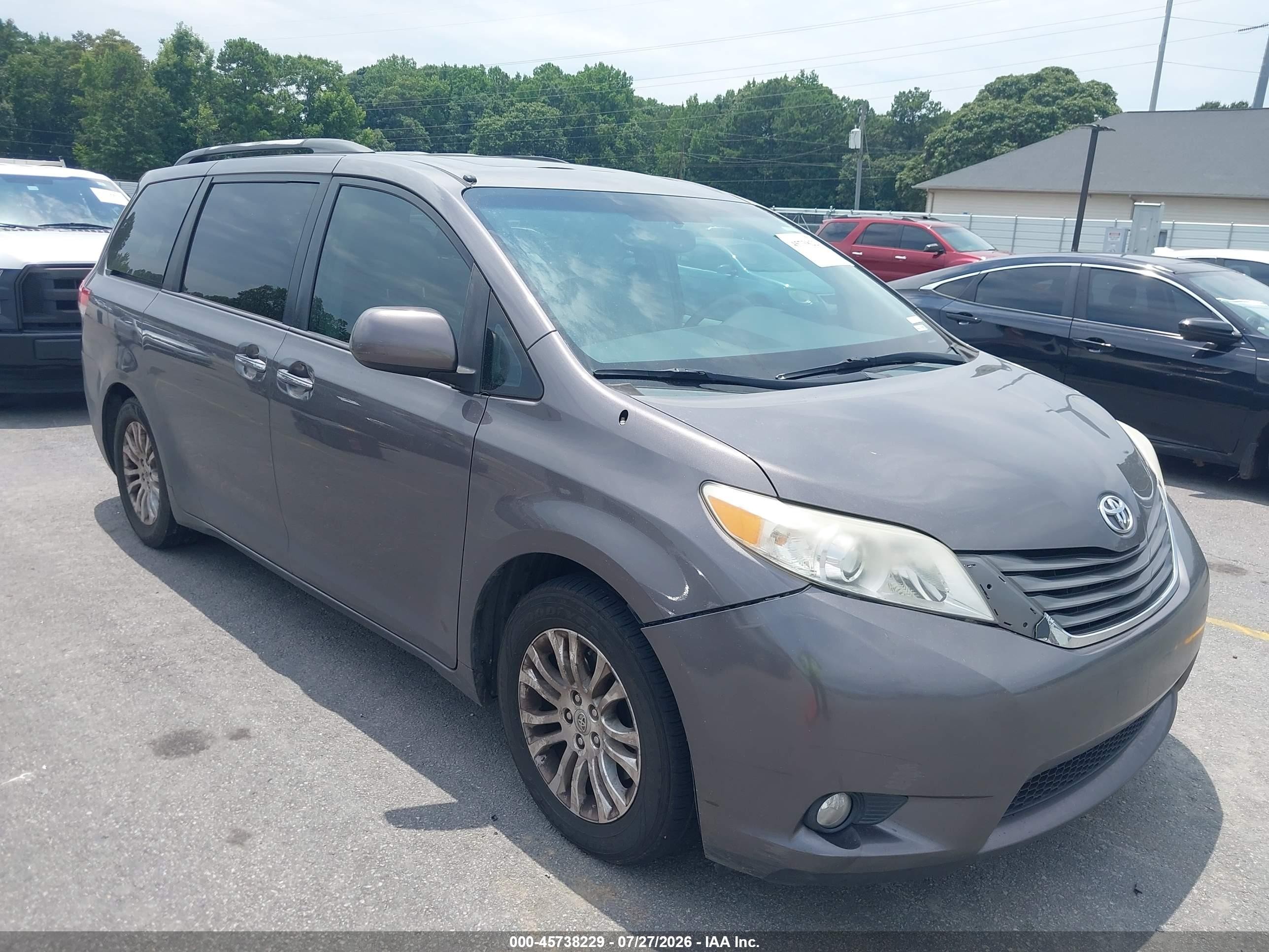 2013 Toyota Sienna Xle V6 8 Passenger Gray vin: 5TDYK3DC6DS310840