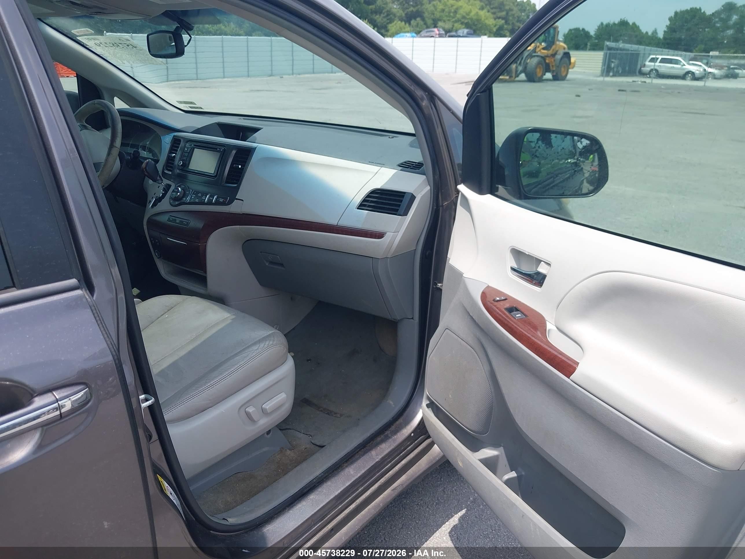 2013 Toyota Sienna Xle V6 8 Passenger Gray vin: 5TDYK3DC6DS310840