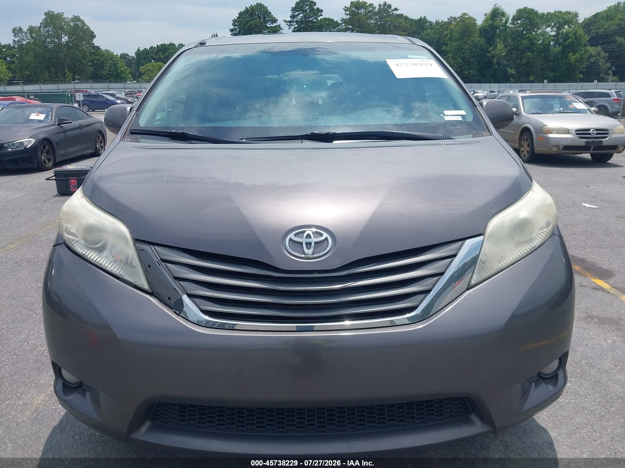 2013 Toyota Sienna Xle V6 8 Passenger Gray vin: 5TDYK3DC6DS310840