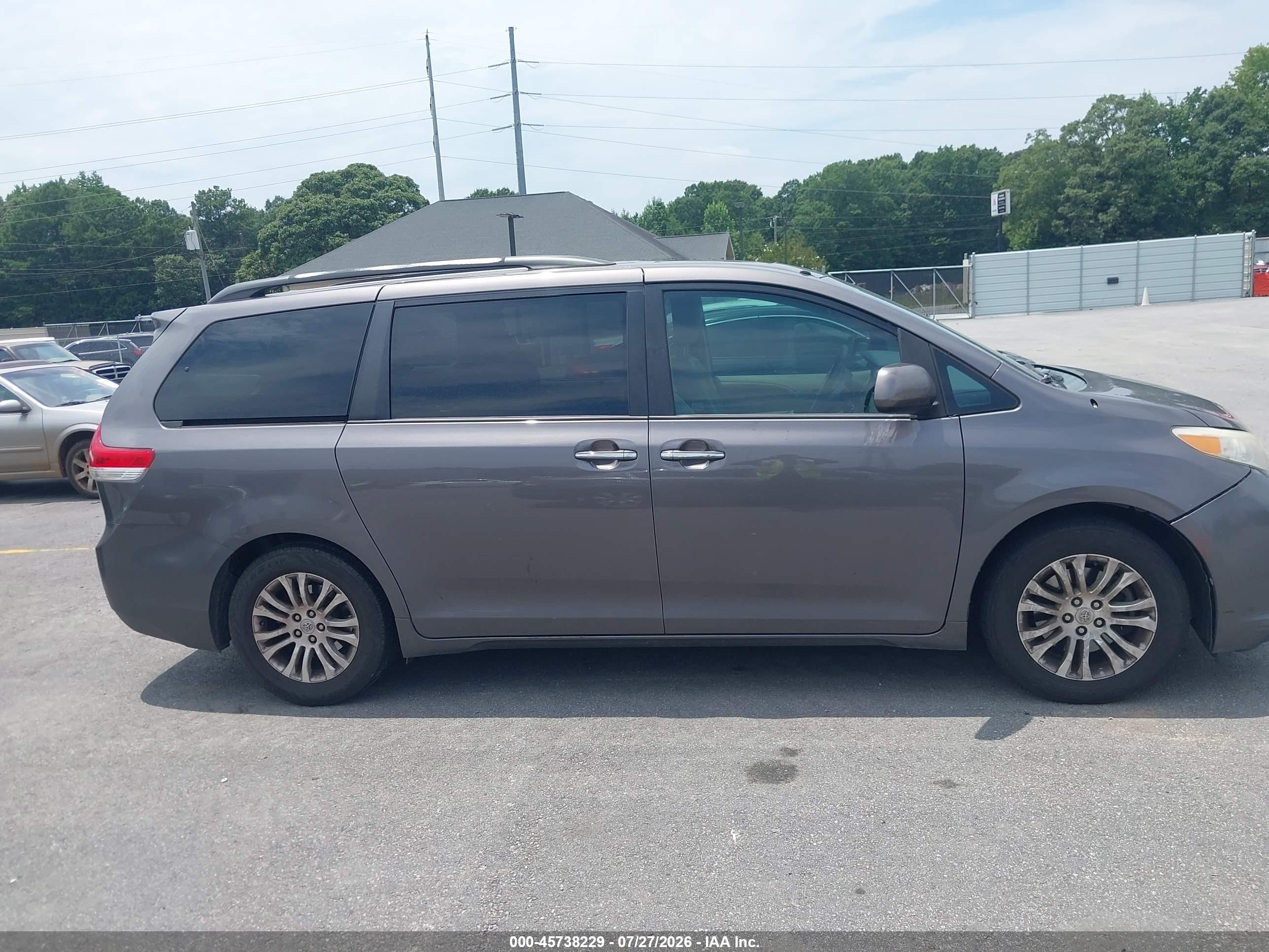 2013 Toyota Sienna Xle V6 8 Passenger Gray vin: 5TDYK3DC6DS310840