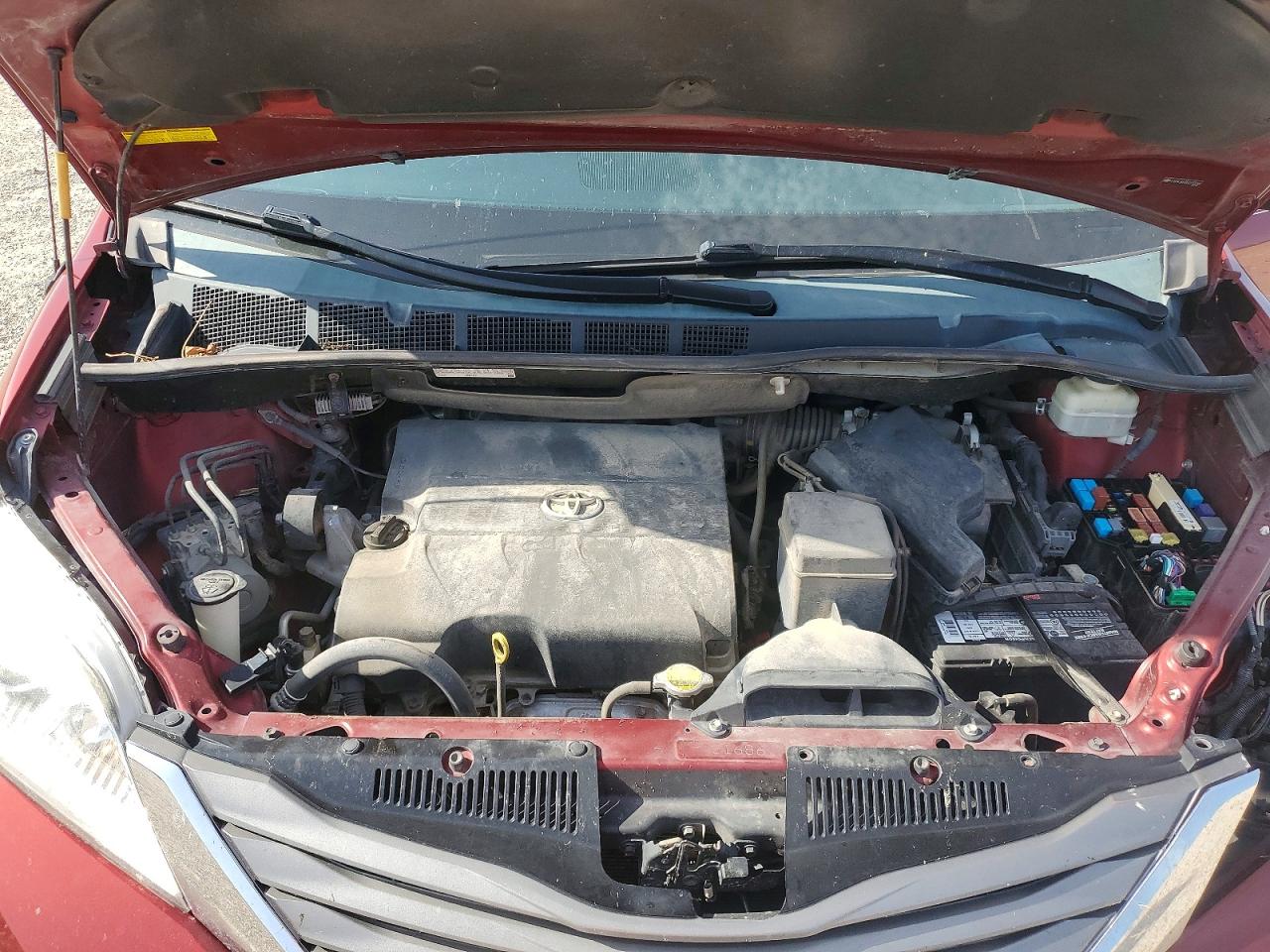 2013 Toyota Sienna Xle 8-passenger Red vin: 5TDYK3DC6DS313768
