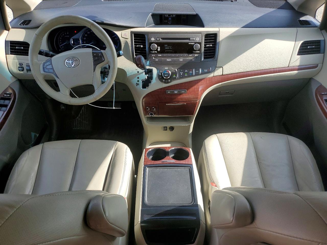 2013 Toyota Sienna Xle 8-passenger Red vin: 5TDYK3DC6DS313768