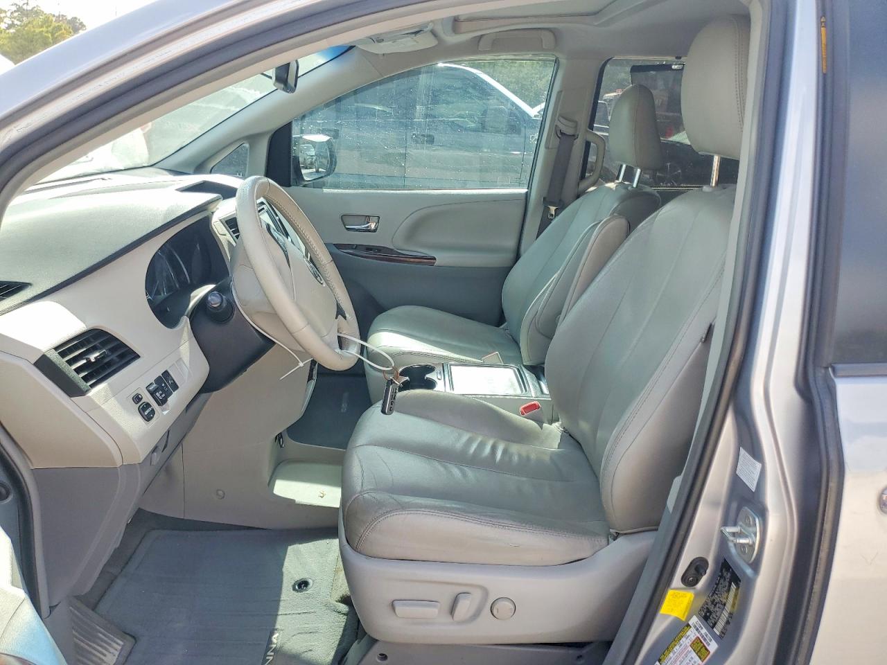 2013 Toyota Sienna Xle 8-passenger Серебряный vin: 5TDYK3DC6DS324463