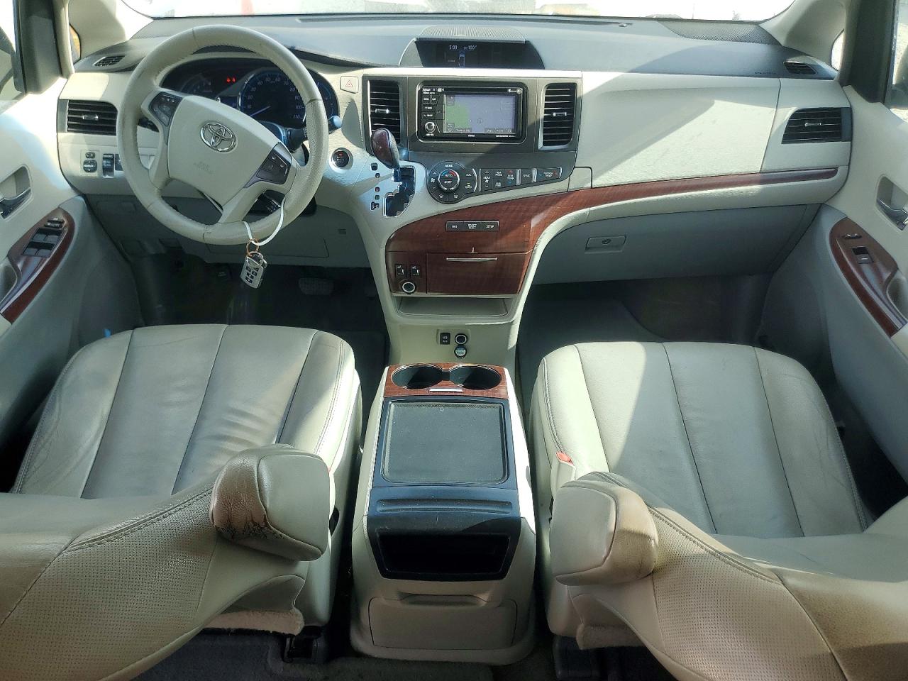 2013 Toyota Sienna Xle 8-passenger Серебряный vin: 5TDYK3DC6DS324463