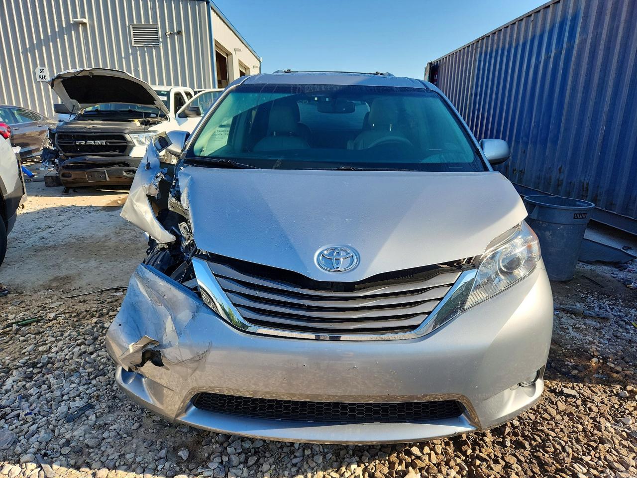 2013 Toyota Sienna Xle 8-passenger Silver vin: 5TDYK3DC6DS331154