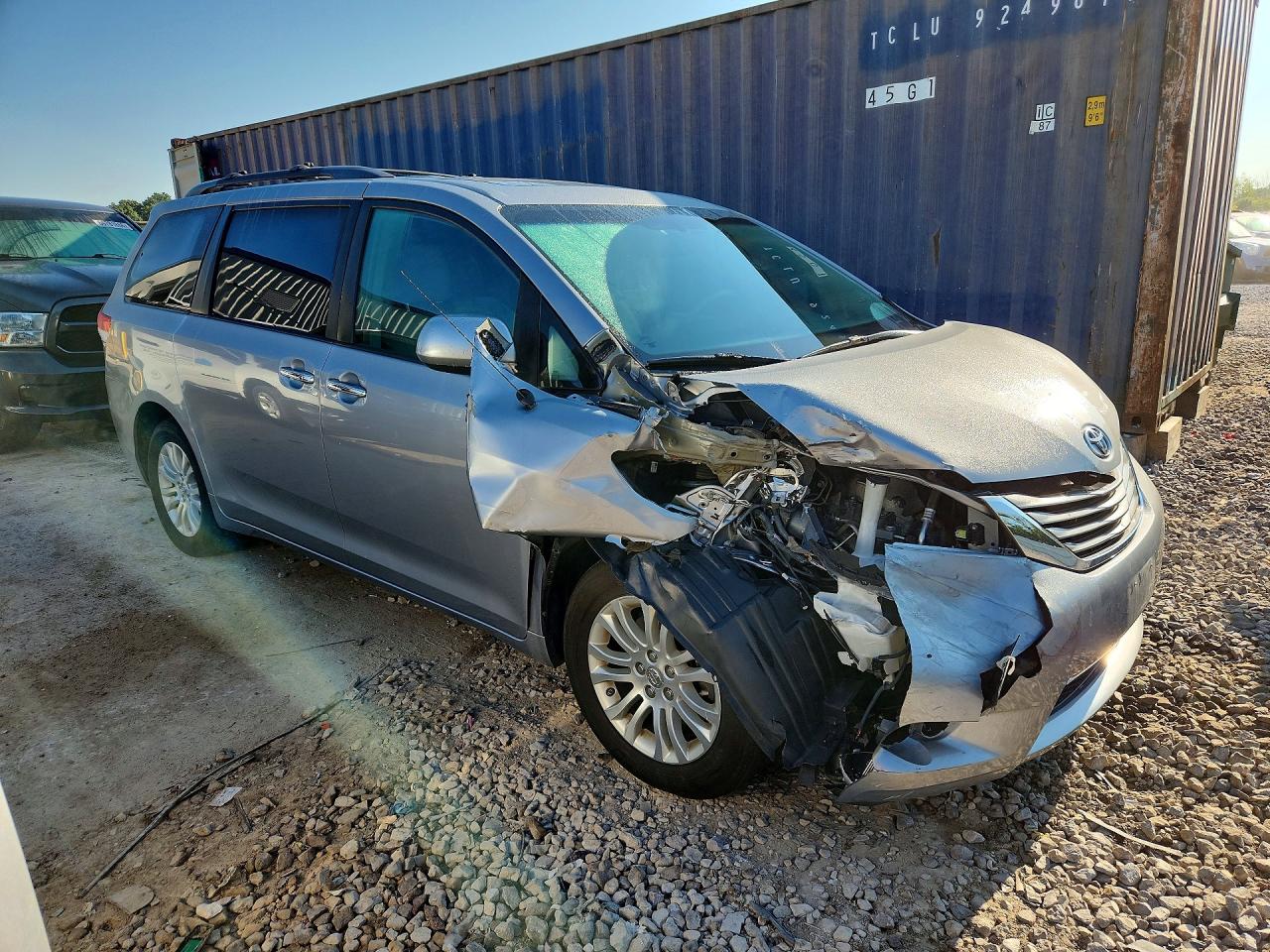 2013 Toyota Sienna Xle 8-passenger Silver vin: 5TDYK3DC6DS331154