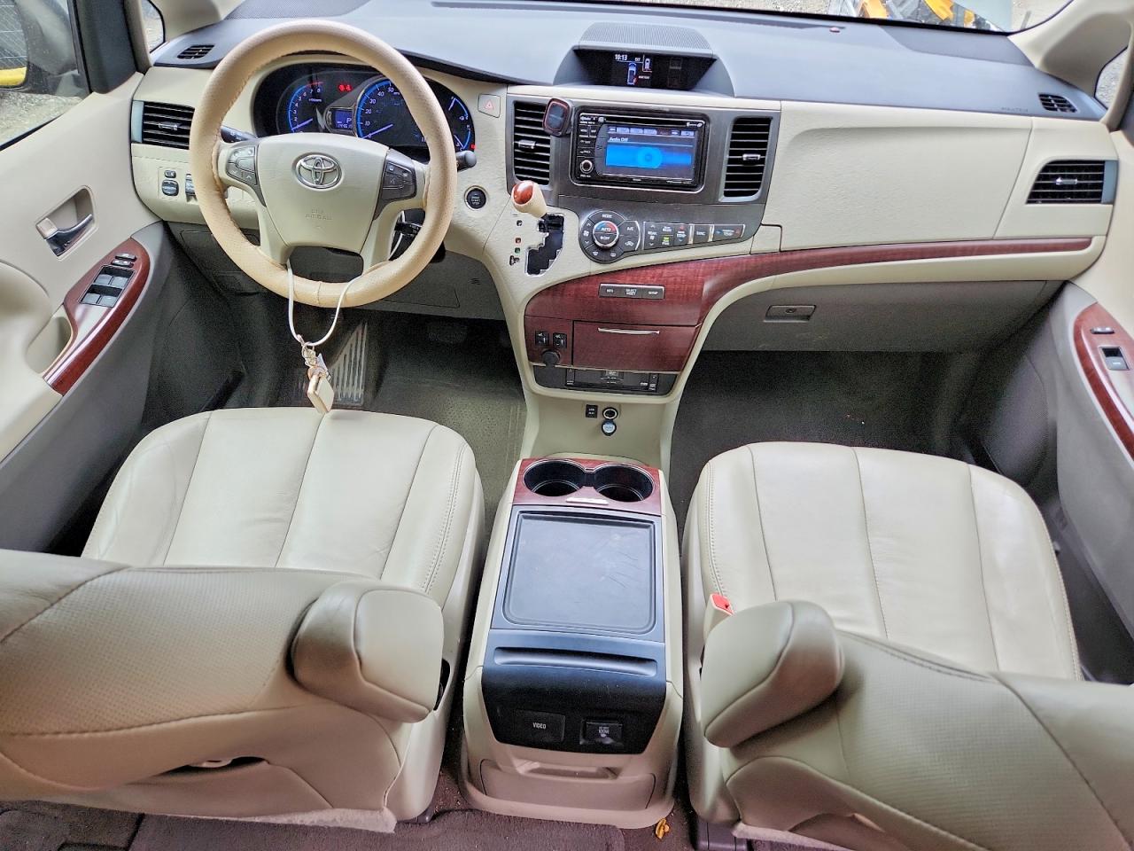 2013 Toyota Sienna Xle 8-passenger Серый vin: 5TDYK3DC6DS359746