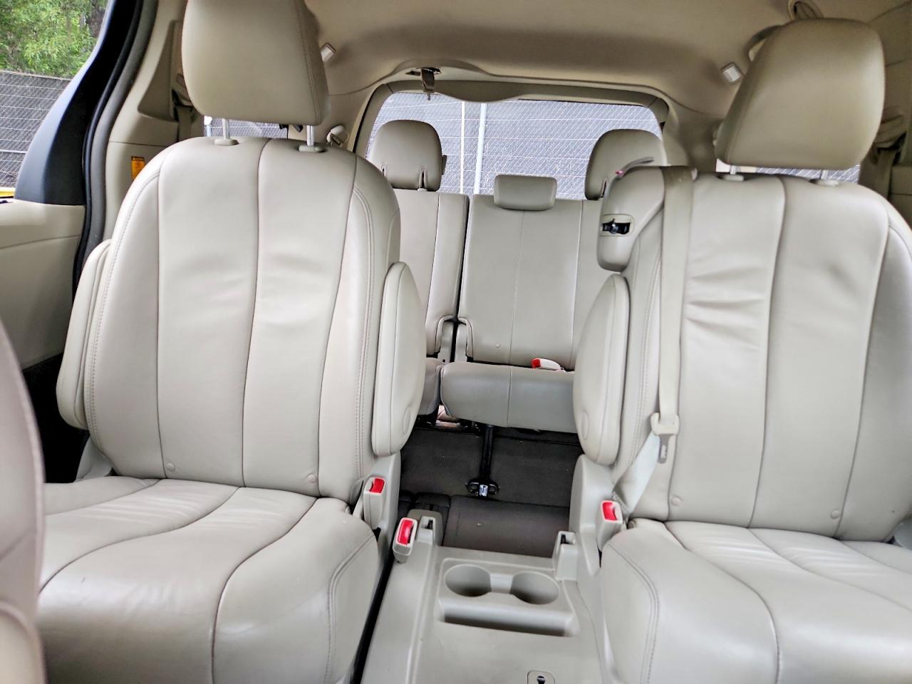2013 Toyota Sienna Xle 8-passenger Серый vin: 5TDYK3DC6DS359746
