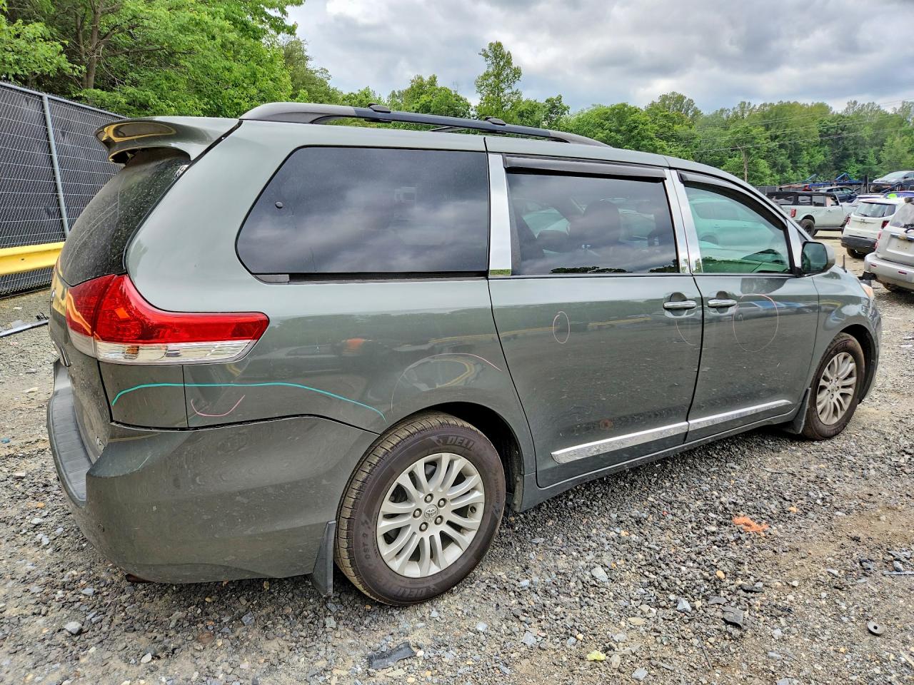 2013 Toyota Sienna Xle 8-passenger Серый vin: 5TDYK3DC6DS359746