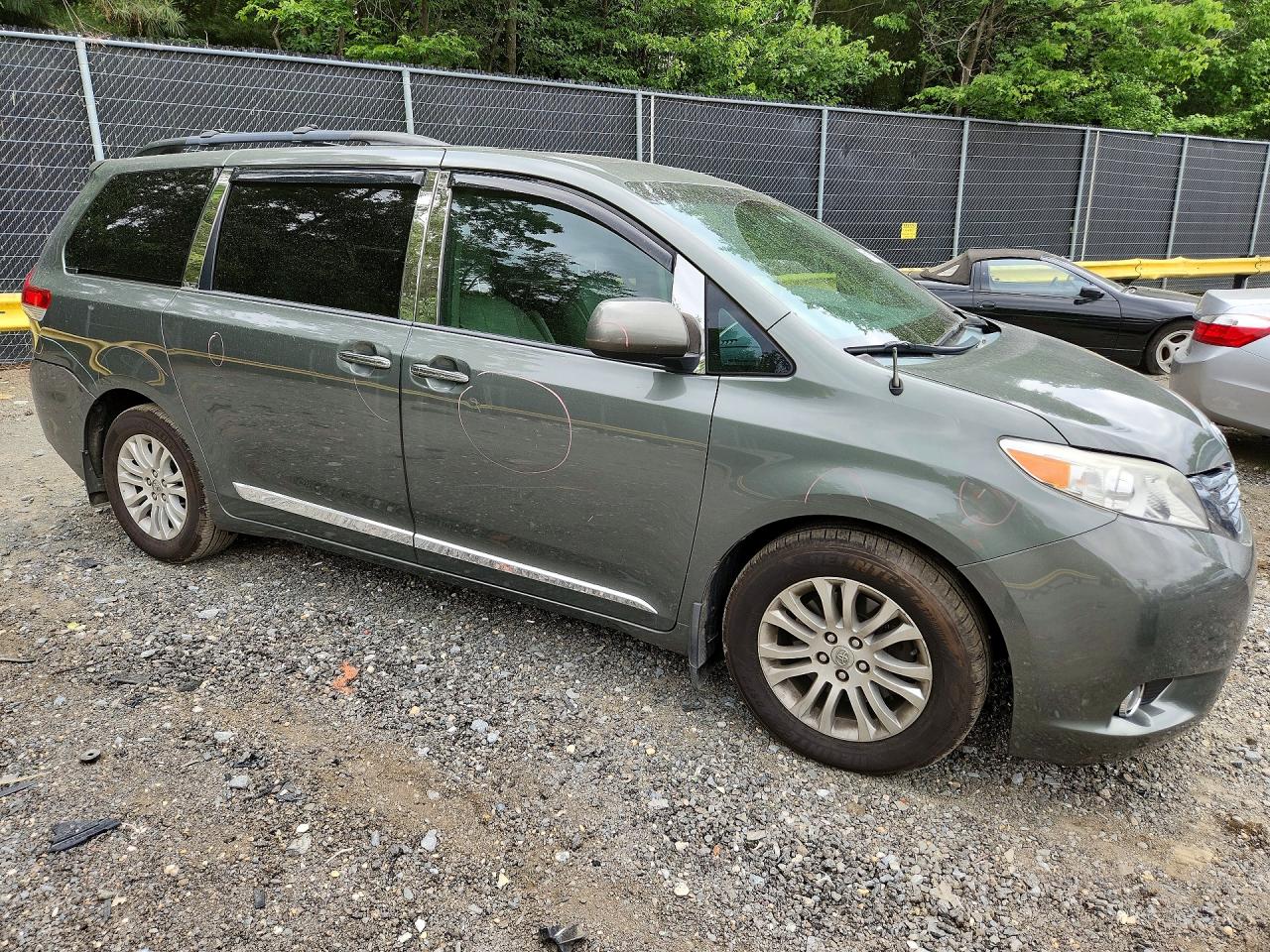 2013 Toyota Sienna Xle 8-passenger Серый vin: 5TDYK3DC6DS359746