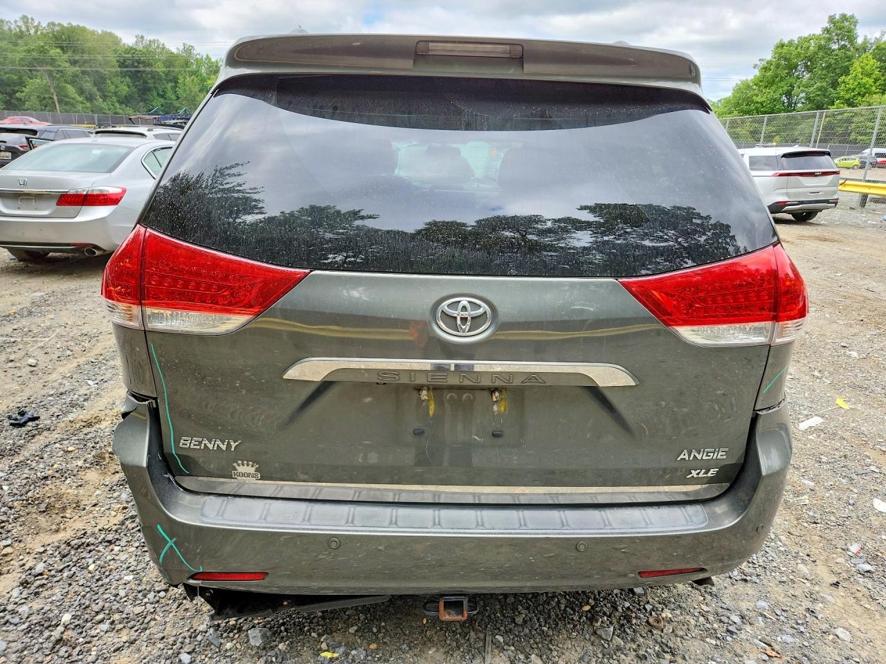 2013 Toyota Sienna Xle 8-passenger Серый vin: 5TDYK3DC6DS359746