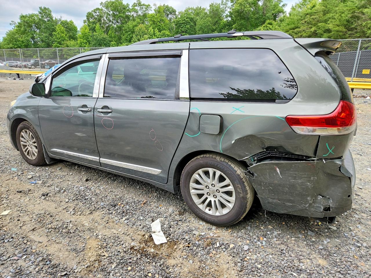 2013 Toyota Sienna Xle 8-passenger Серый vin: 5TDYK3DC6DS359746