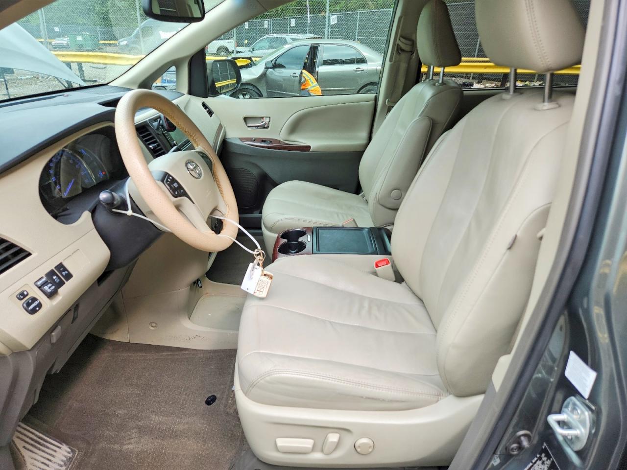 2013 Toyota Sienna Xle 8-passenger Серый vin: 5TDYK3DC6DS359746