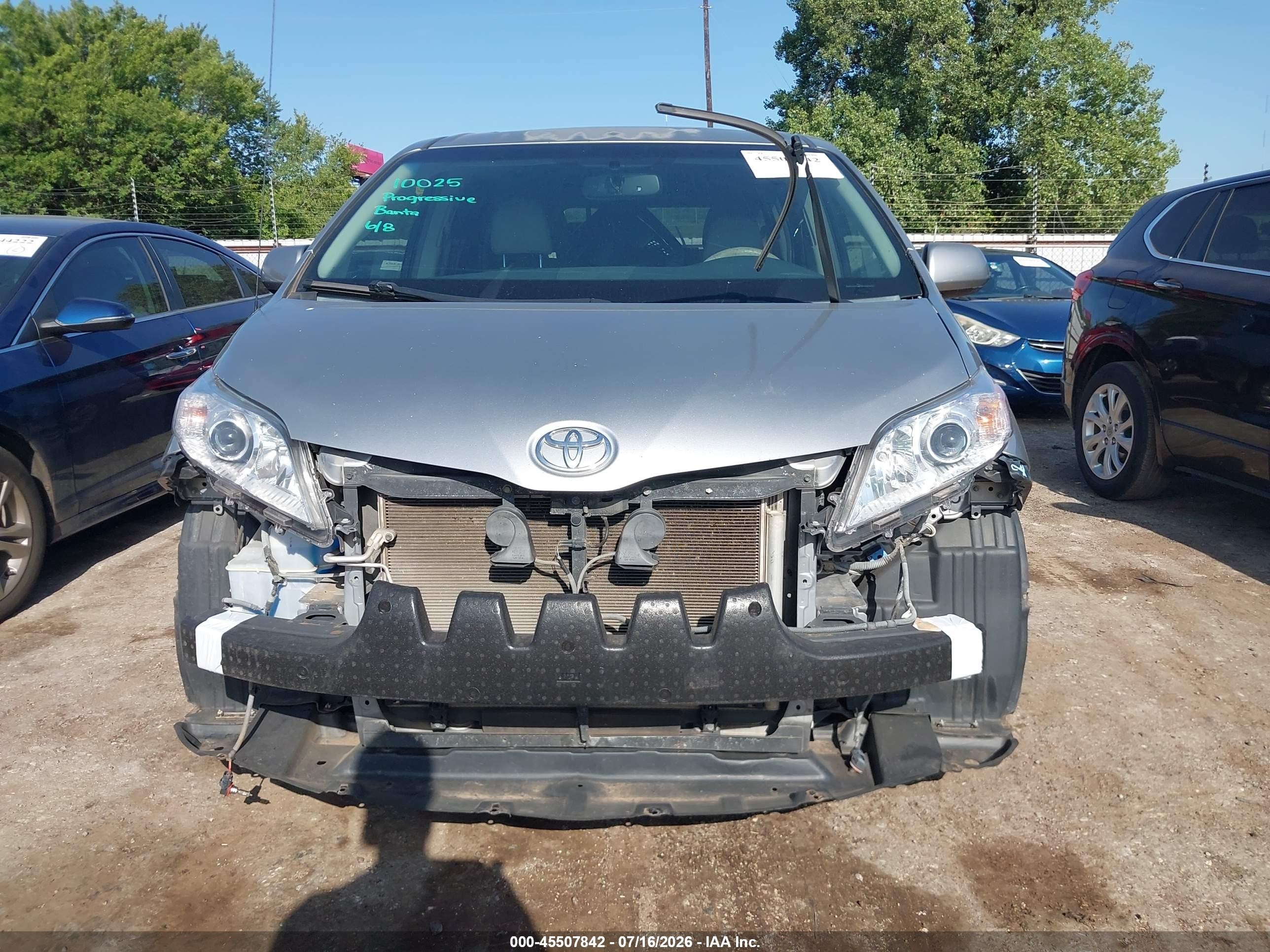 2013 Toyota Sienna Xle V6 8 Passenger Blue vin: 5TDYK3DC6DS363246