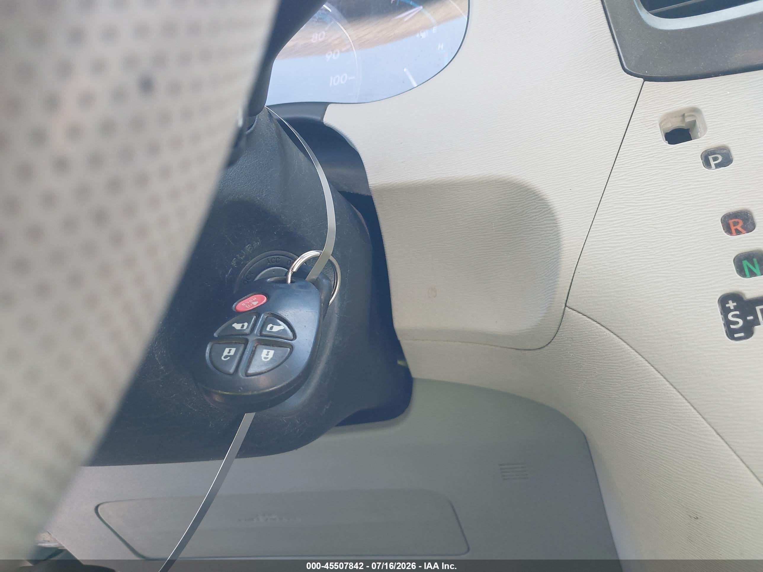 2013 Toyota Sienna Xle V6 8 Passenger Blue vin: 5TDYK3DC6DS363246