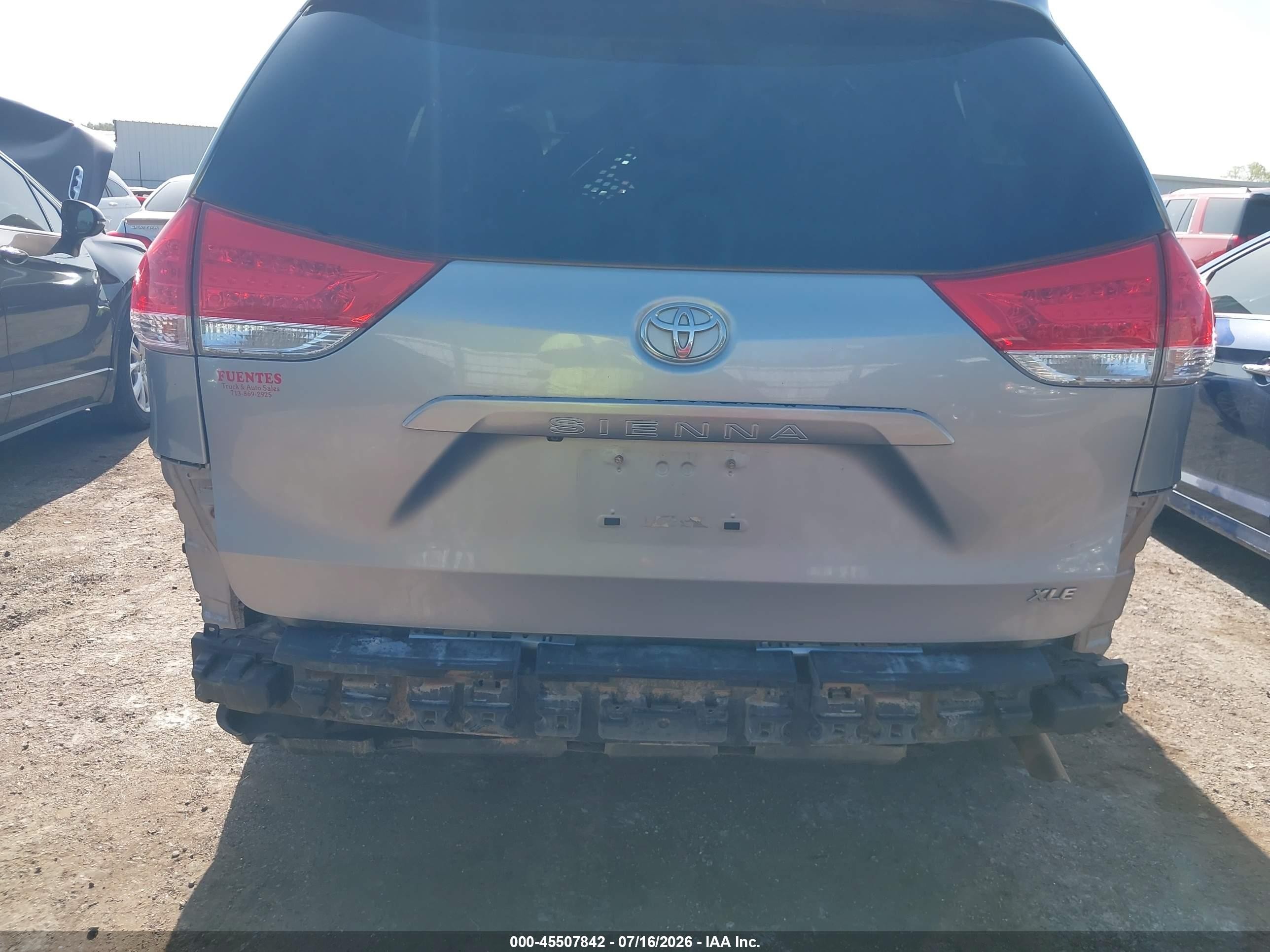 2013 Toyota Sienna Xle V6 8 Passenger Blue vin: 5TDYK3DC6DS363246