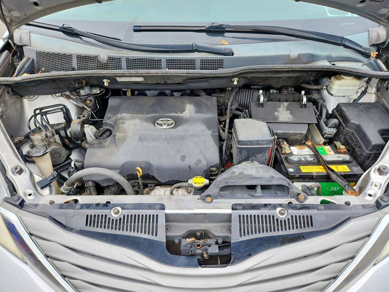 2013 Toyota Sienna Xle 8-passenger Silver vin: 5TDYK3DC6DS369810