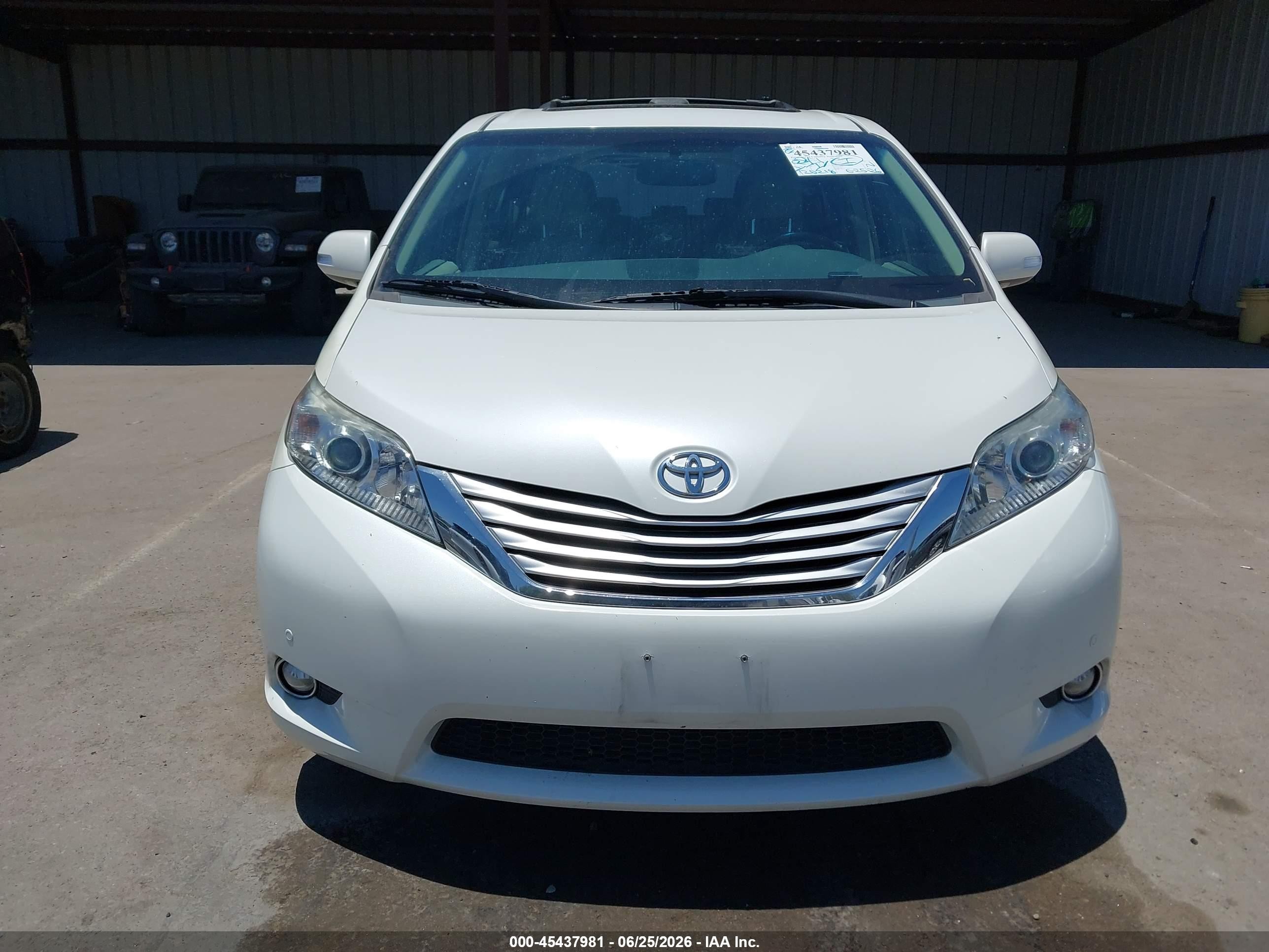 2013 Toyota Sienna Limited V6 7 Passenger White vin: 5TDYK3DC6DS372979