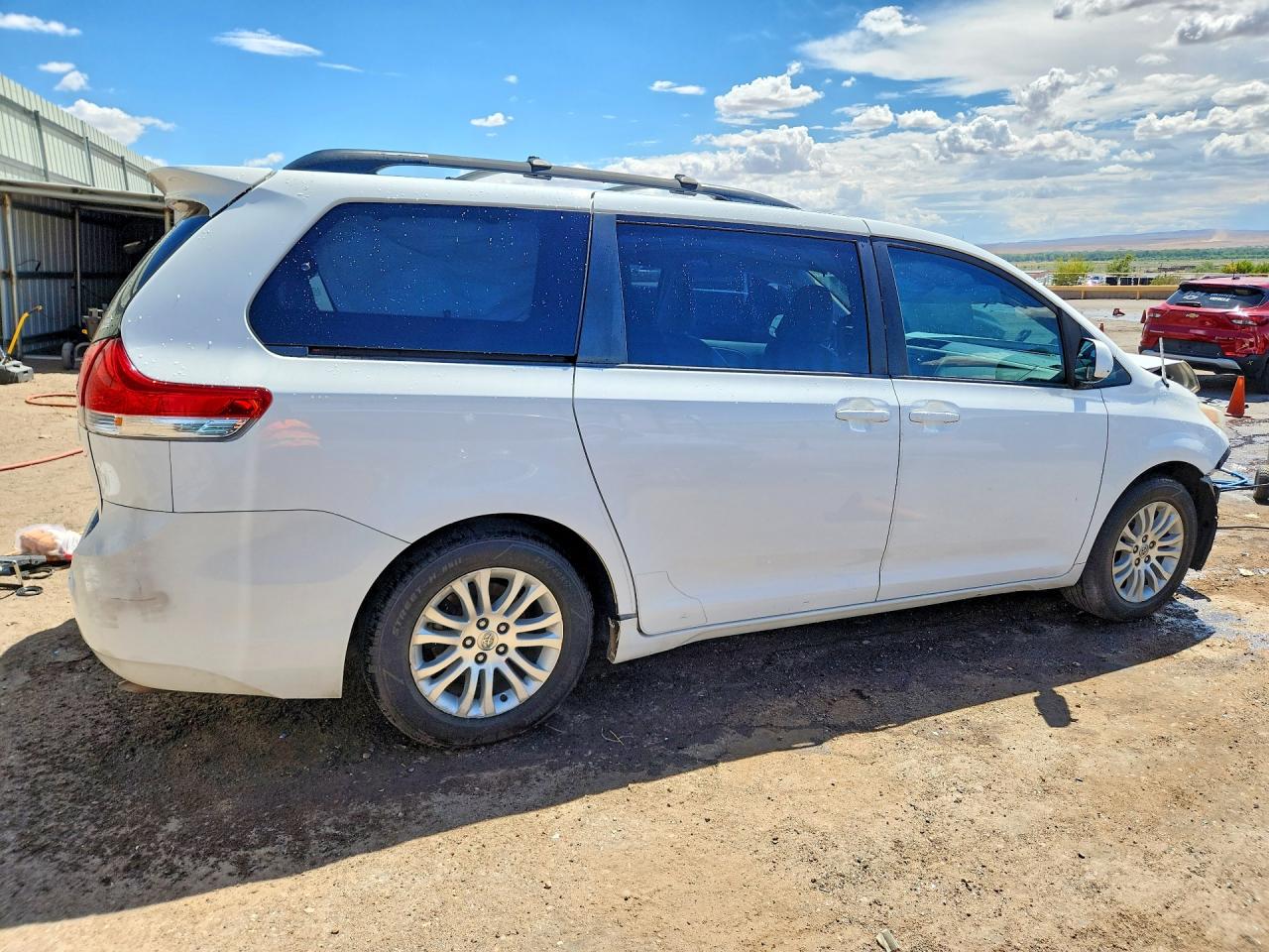 2013 Toyota Sienna Xle 8-passenger White vin: 5TDYK3DC6DS385781